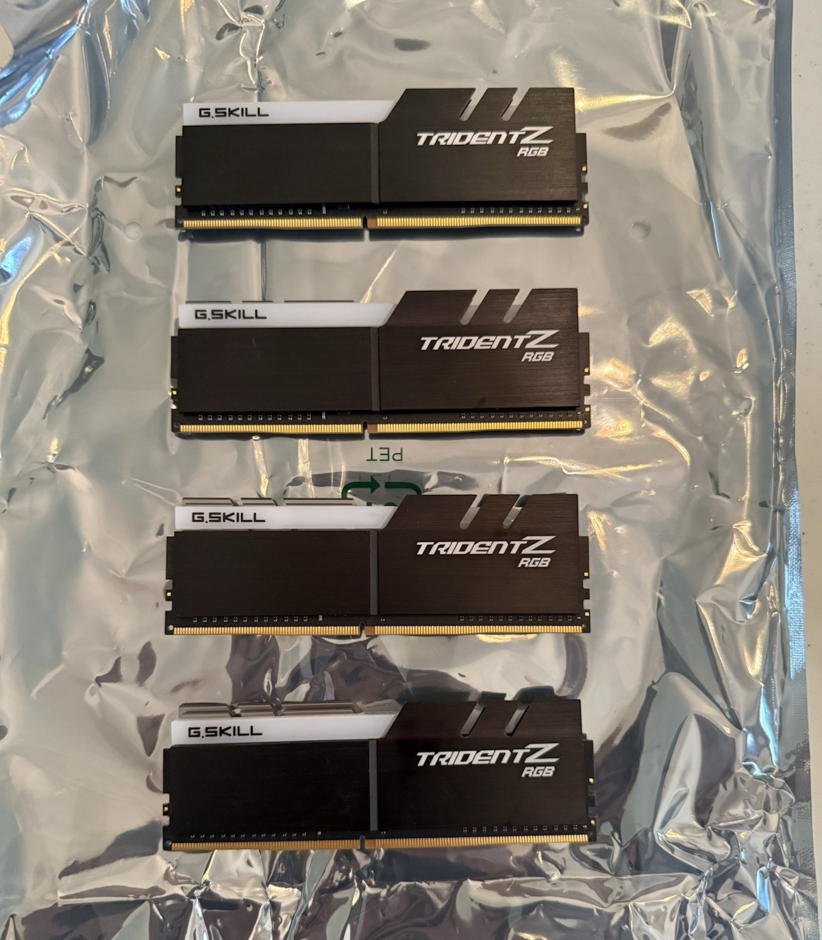 G.SKILL Trident Z RGB 32GB (4x8GB) DDR4-3200 288-Pin DIMM F4-3200C16Q-32GTZR