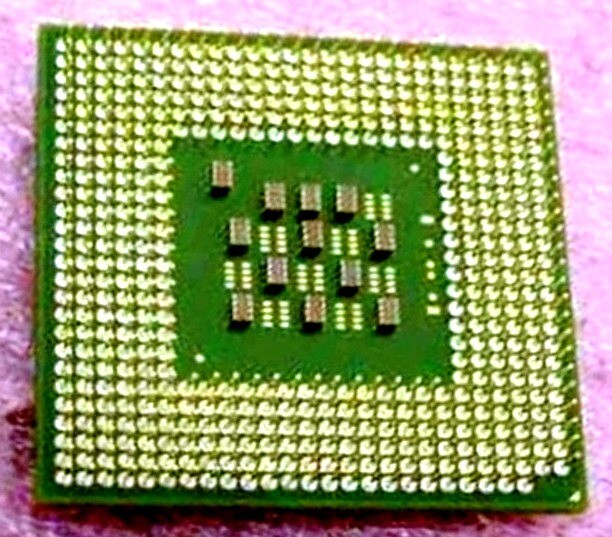Pentium 4 Socket 478 CPU. 2.4 GHz 512K Cache 800 MHz Bus +Silver HS Compound