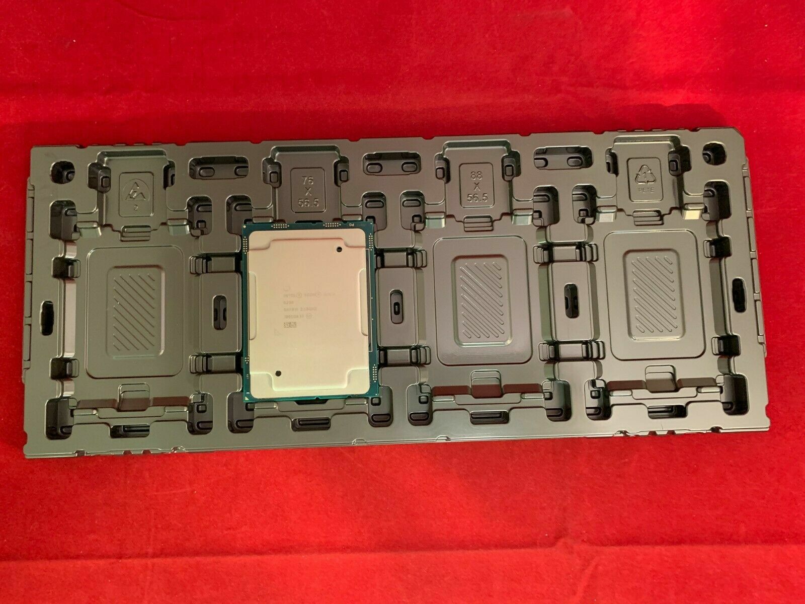 Intel Xeon Gold 6138 2.0GHz 27.5M L3 20 Core FCLGA3647 CPU PROCESSOR SR3B5 ****