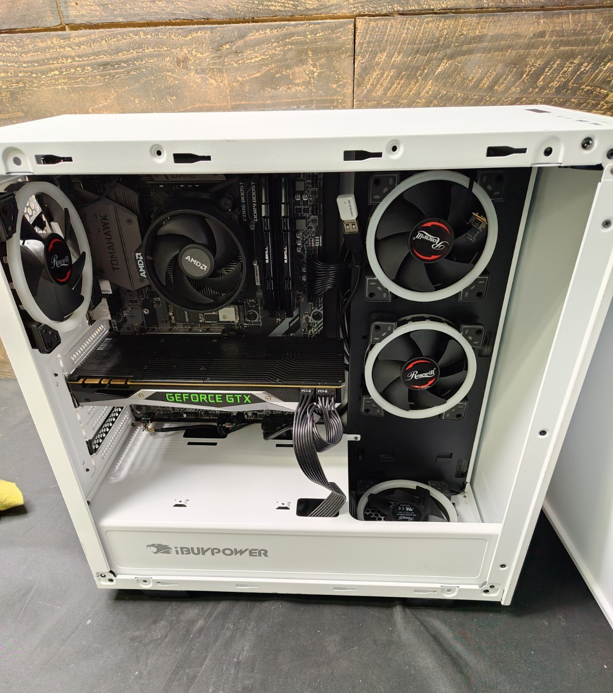 MSI B450 TOMAHAWK, AMD Ryzen 7 1800x, 16GB ram, 500gb ssd, 1tb hdd, gtx 1080 ti,