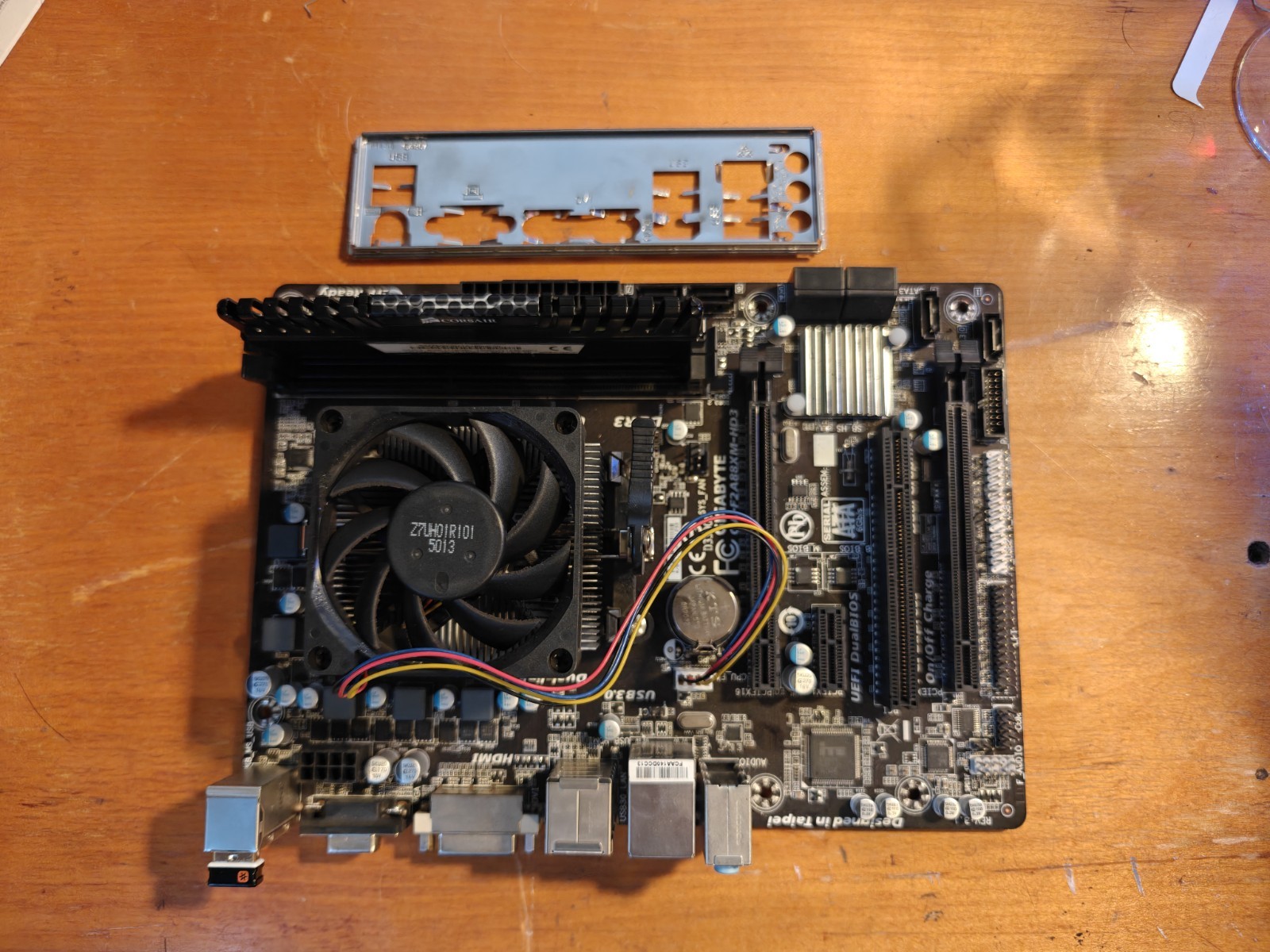 Gigabyte GA-F2A88XM-HD3 With AMD A10-5800k & 8GB CORSAIR DDR3 RAM Bundle