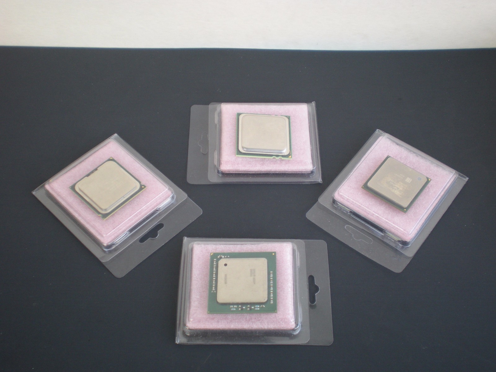 Intel CPU Storage Case fits Processor up to 2.5 x 2.1″ (66 x 55 mm) 20 pcs – New