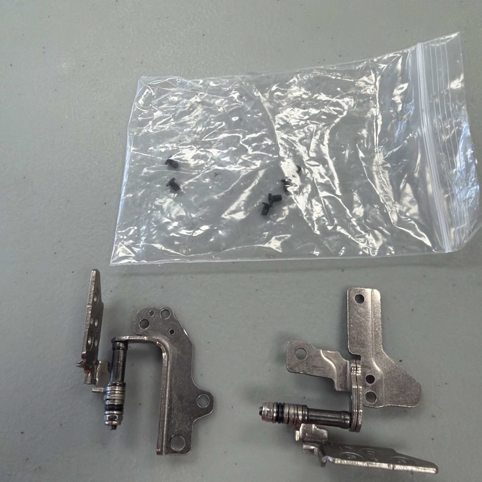 For Dell Inspiron 15 3520 Hinges & Screws used