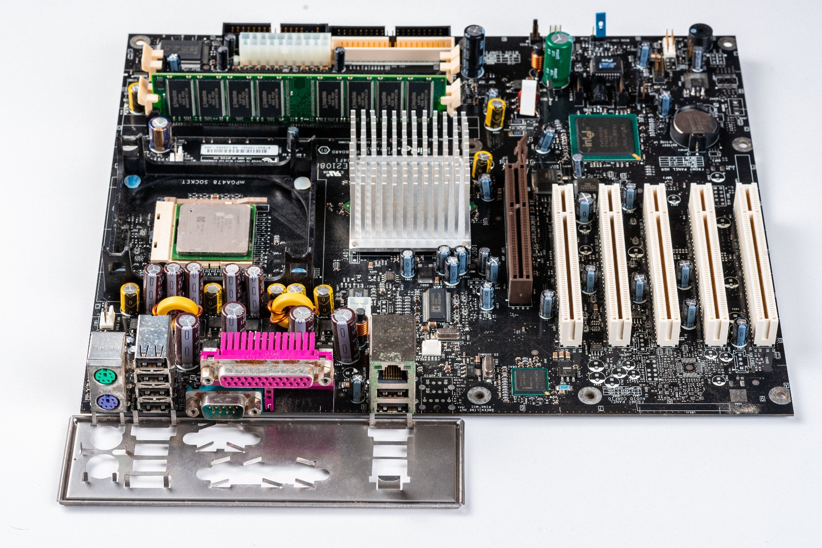 Intel D875PBZ Socket 478 ATX Motherboard DDR AGP 875P Canterwood RAID C26680-303