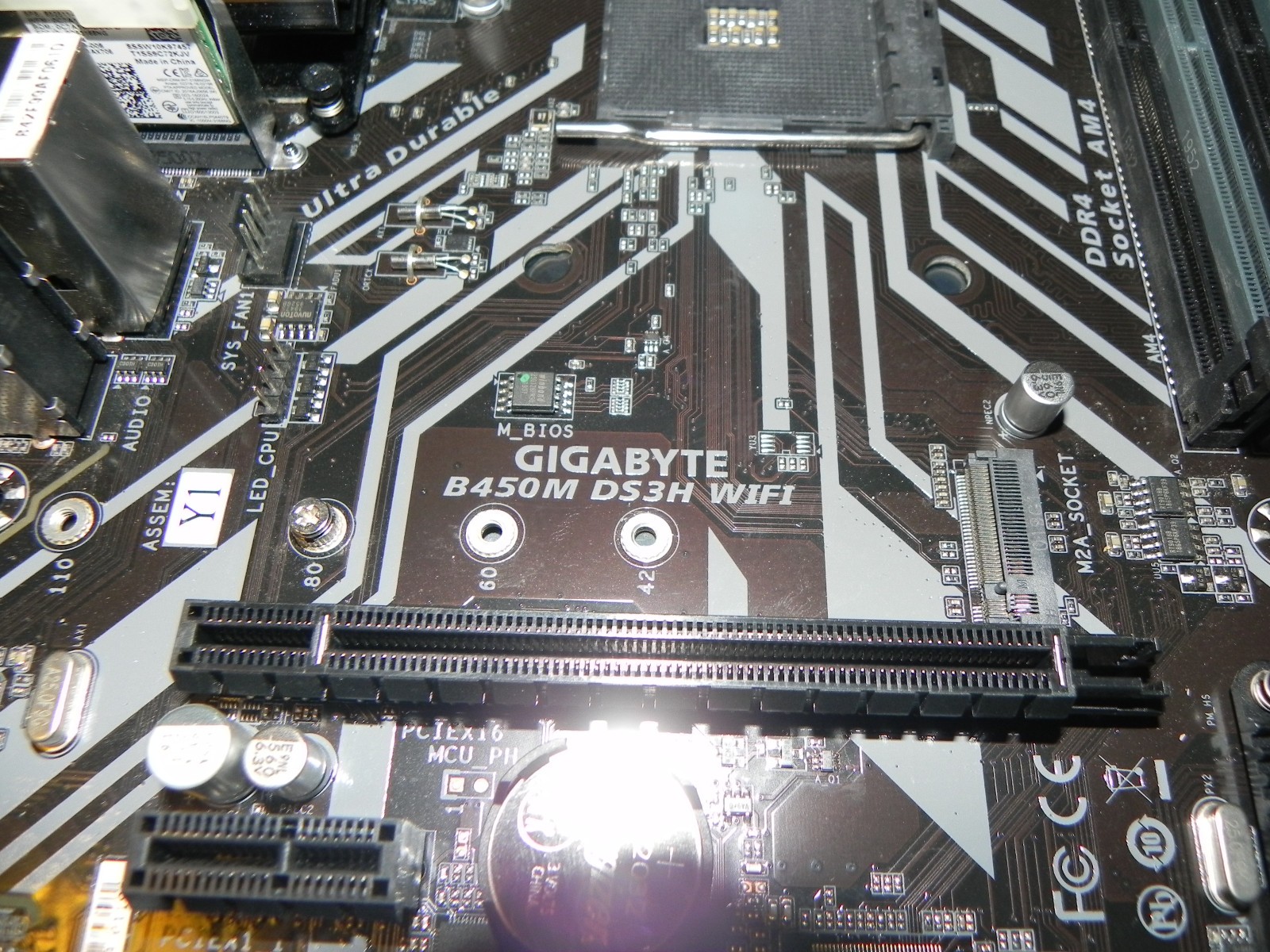 GIGABYTE B450M DS3H WIFI, Socket AM4 AMD (B450MDS3HWIFI) Motherboard *Read Desc*