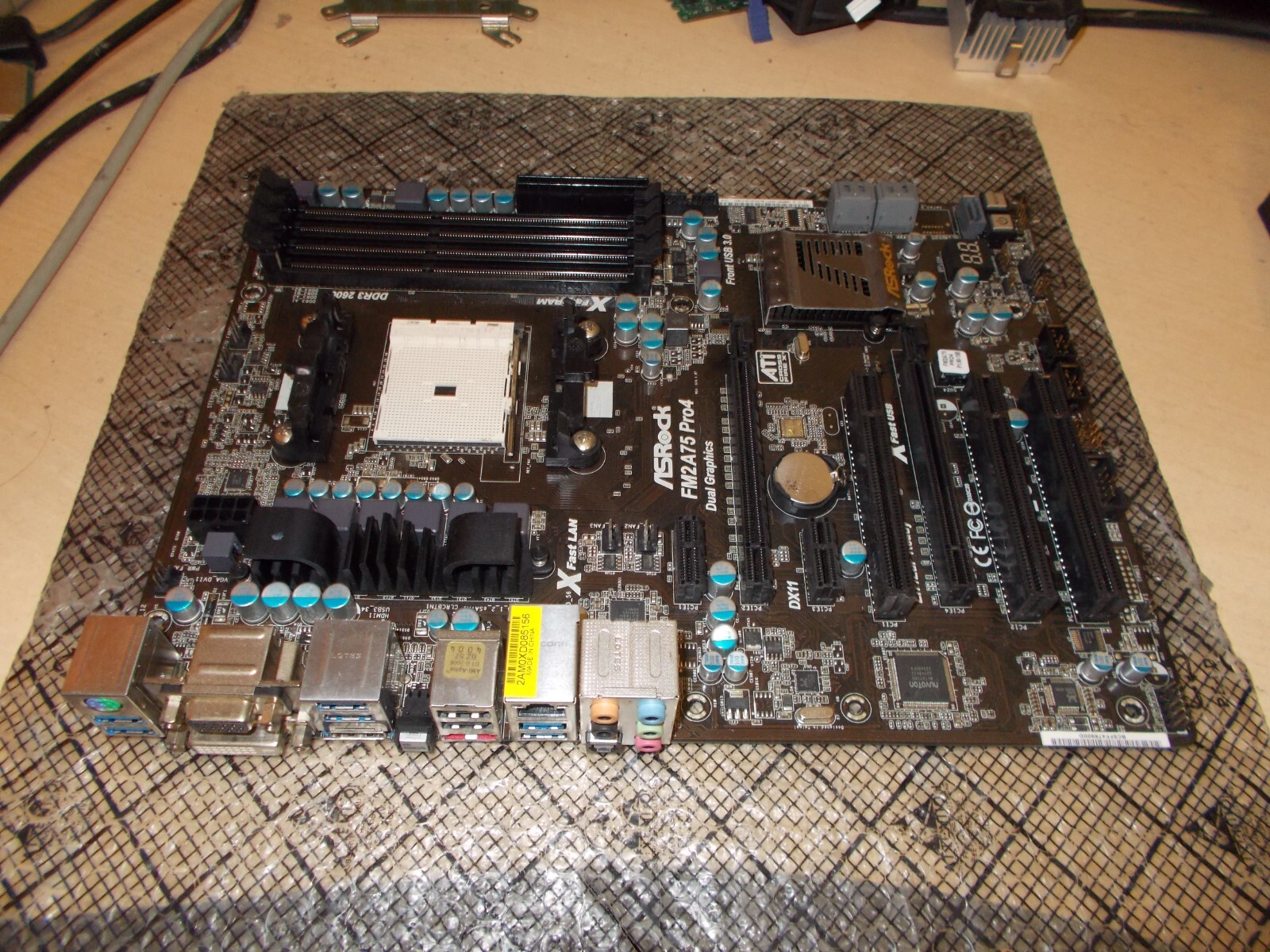 ASRock FM2A75 Pro4 REV:1.07 Socket FM2 AMD Motherboard