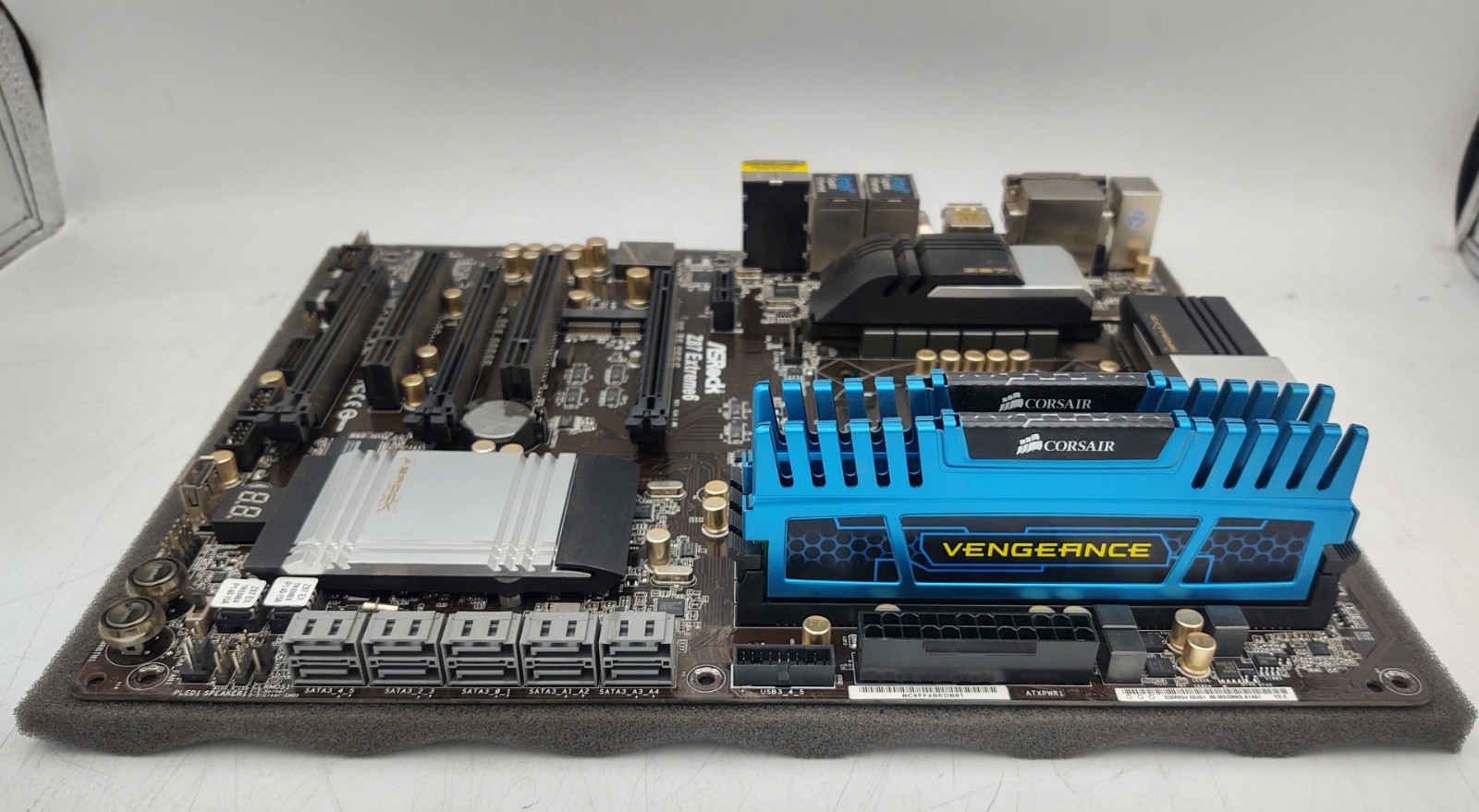 ASRock Z87 Extreme6 DDR3 Motherboard w/ i7-4770 CPU + 2x4GB RAM + I/O SHIELD