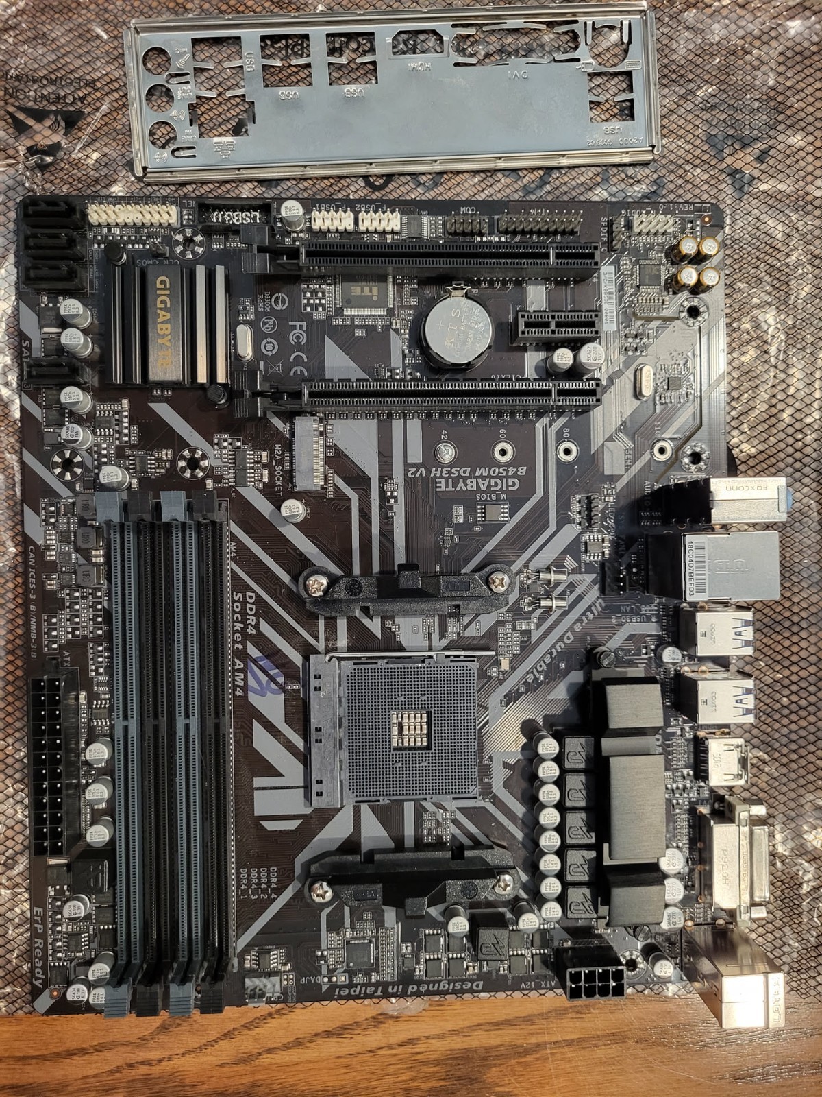 Gigabyte B450M-DS3H Motherboard AM4 NO CPU/MEMORY FOR PARTS