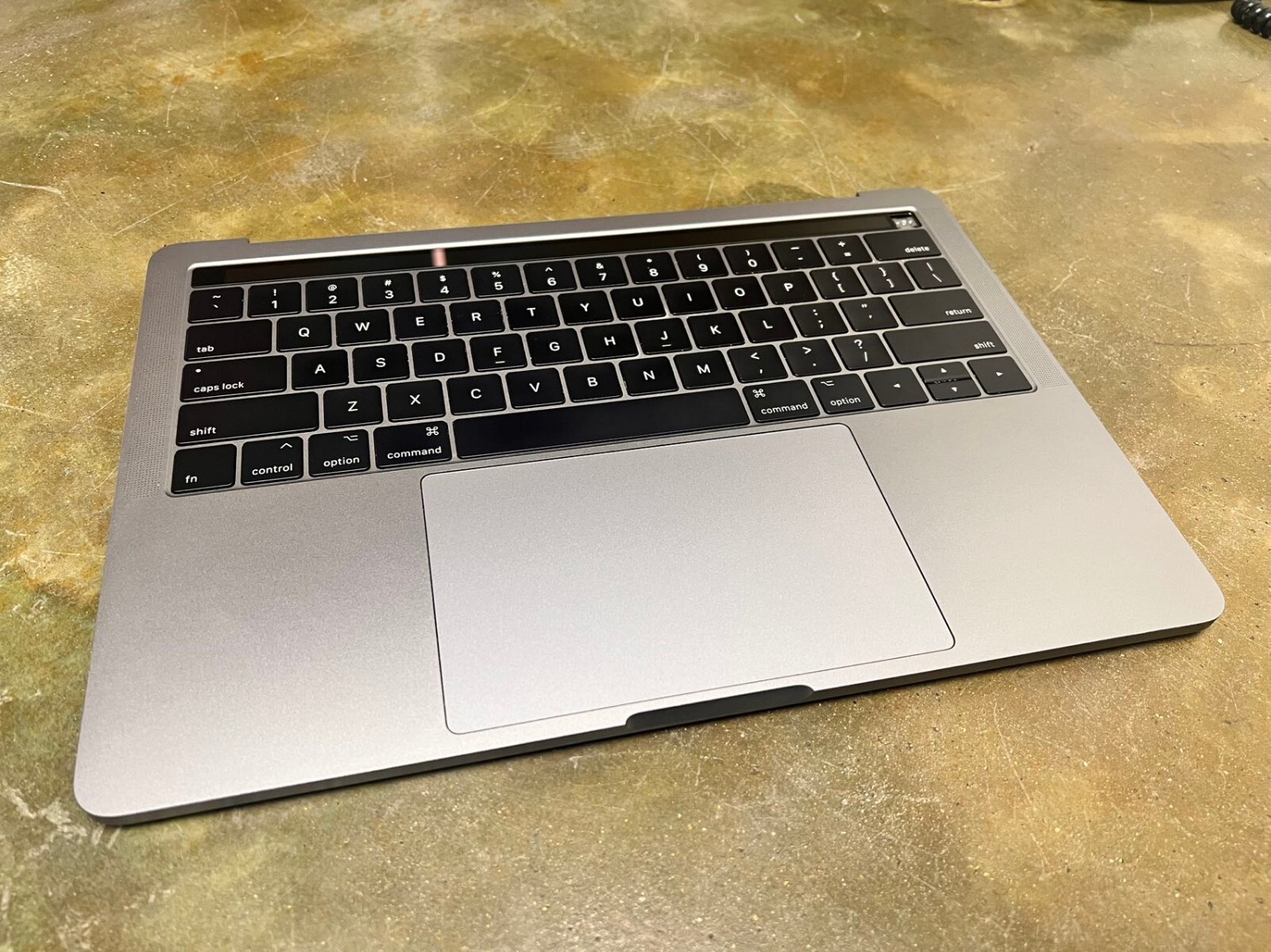 OEM MacBook Pro A1707 2016 2017 15″ Gray Top Case Keyboard + Battery Grade B