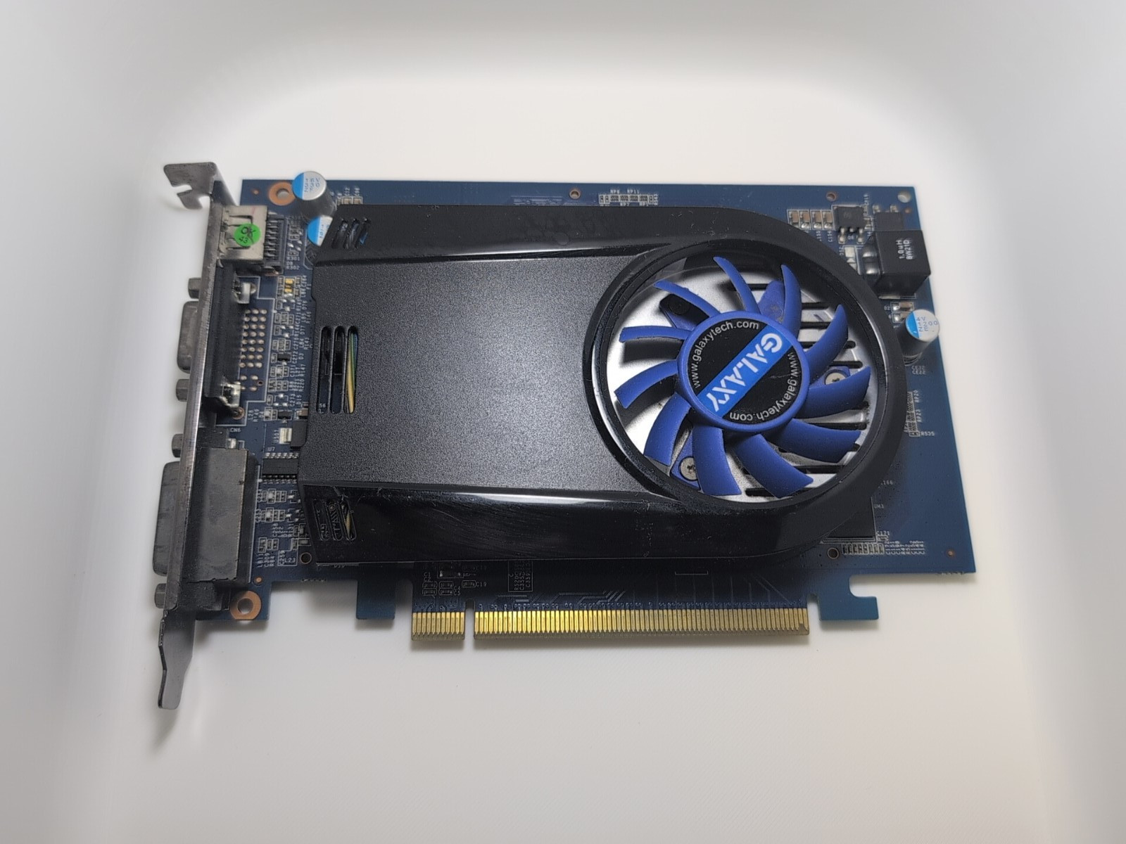 Galaxy NVIDIA GeForce 210 1GB DDR2 PCIe CRT DVI HDMI VGA Graphics Card