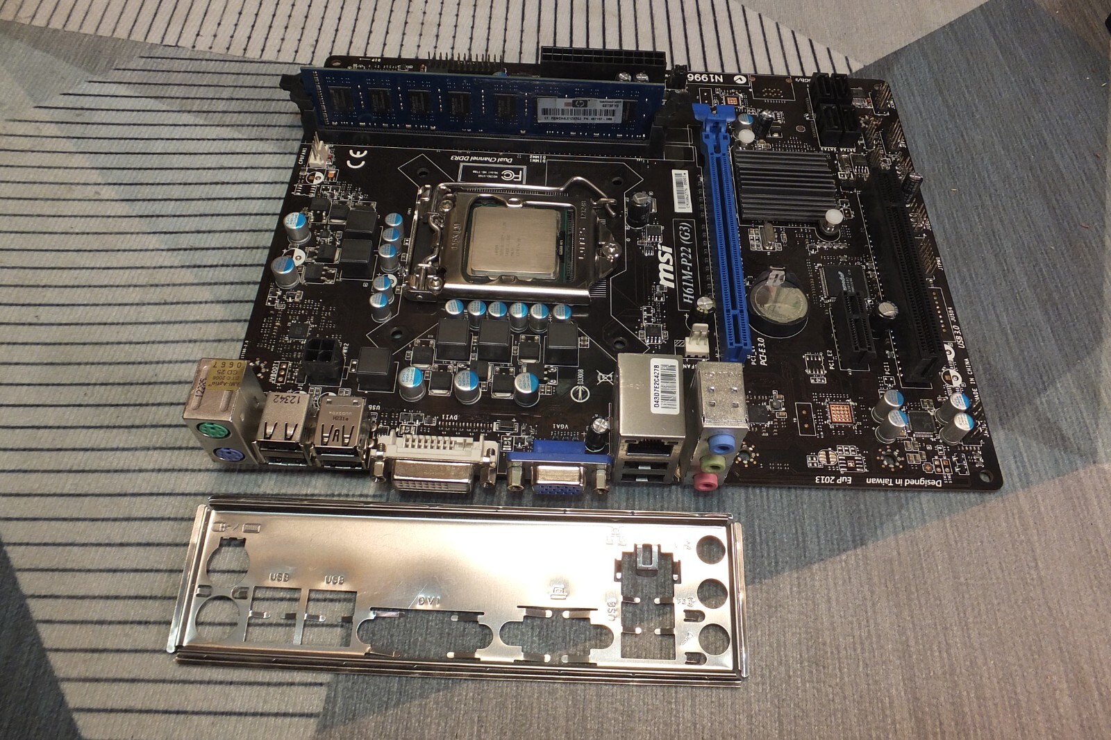 MSI H61M-P22(G3) MS-7788 VER.2.0 LGA1155 Intel Motherboard +CORE i3 +2Gb +I/O