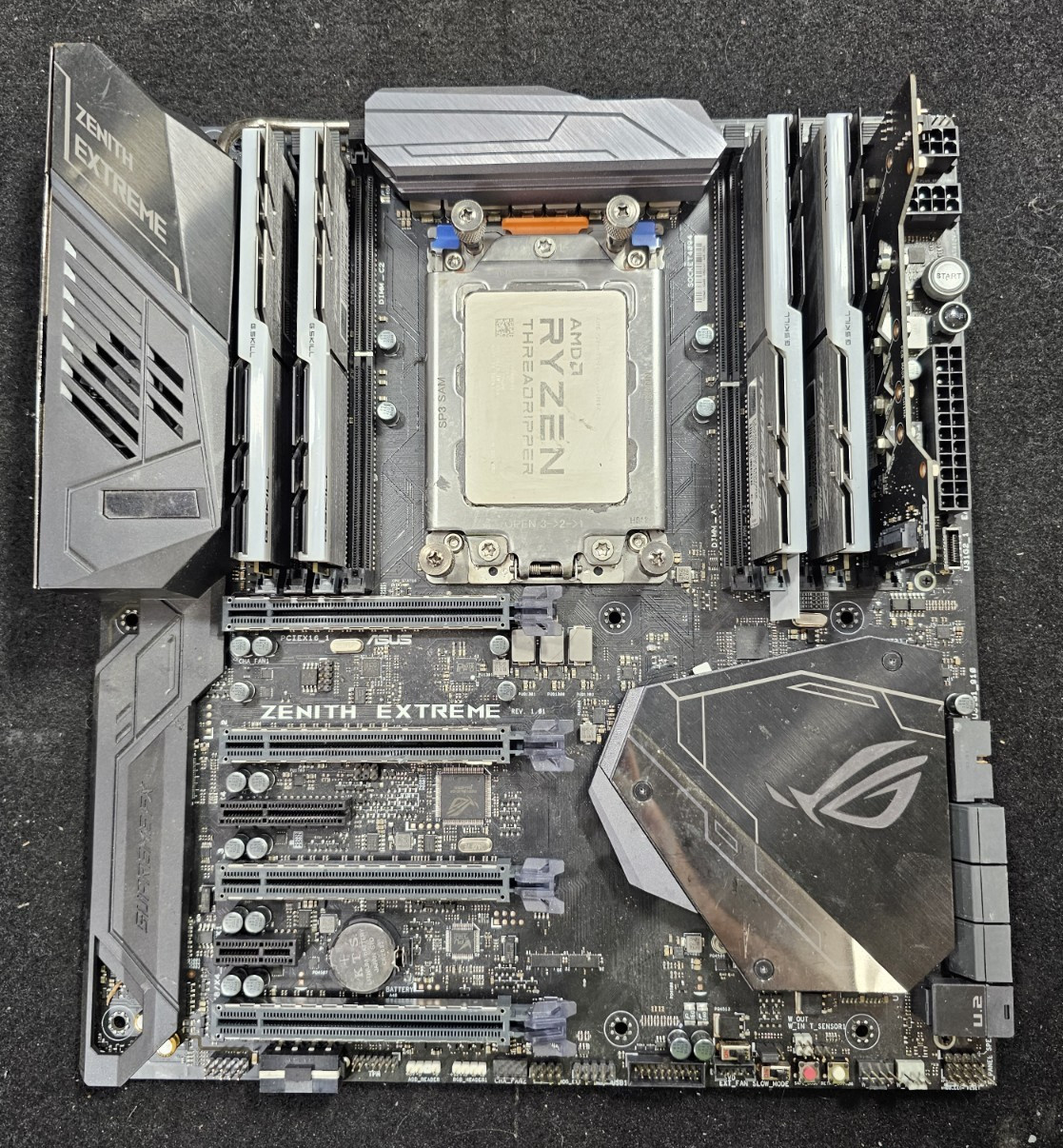 ASUS ROG Zenith Extreme TR4 DDR4 AMD MB Ryzen TR-1900X 32 GB RAM 360 AIO RGB