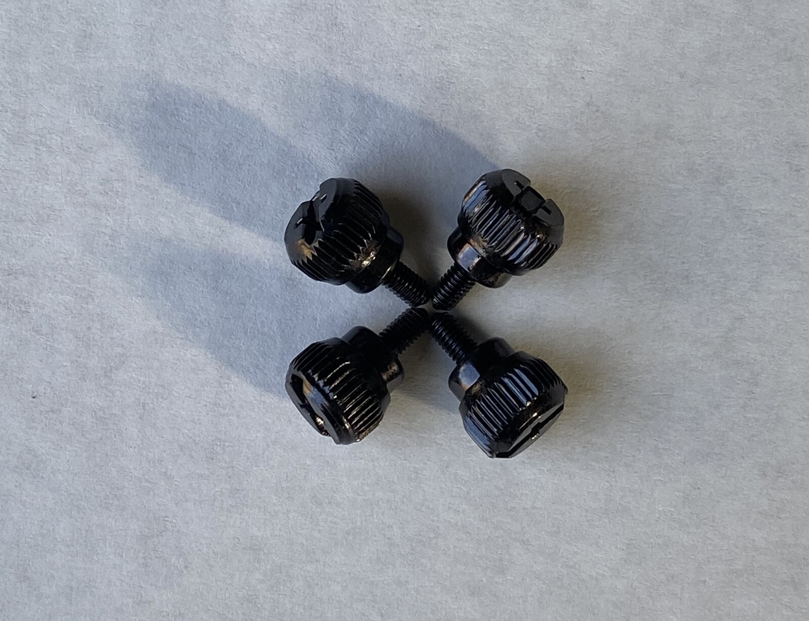 4Pcs/Set Chrome Thumb Screws 6-32 Thread for Lian Li Cases – BLACK