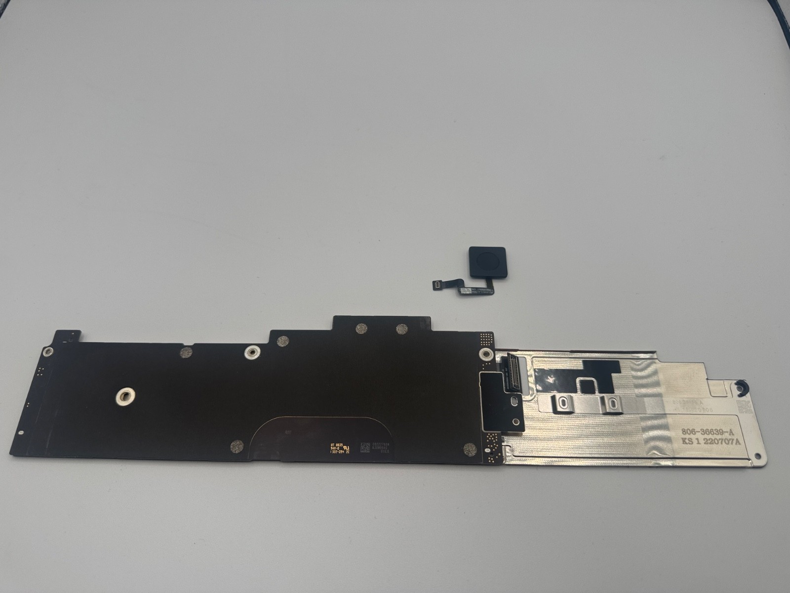 Macbook Air A2681 13″ 2022 M2 8GB 256GB Logic Board W Touch ID + Cover READ