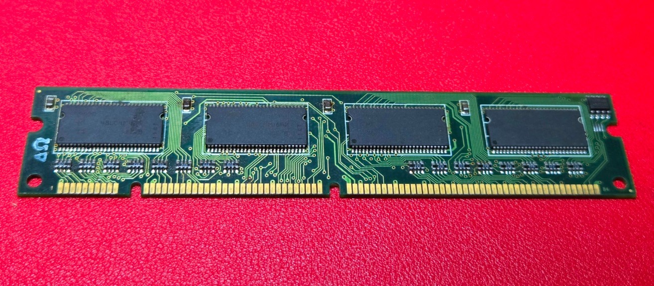 Vintage MICRON MT48LC4M16A2, 32MB RAM PC100 SDRAM DIMM