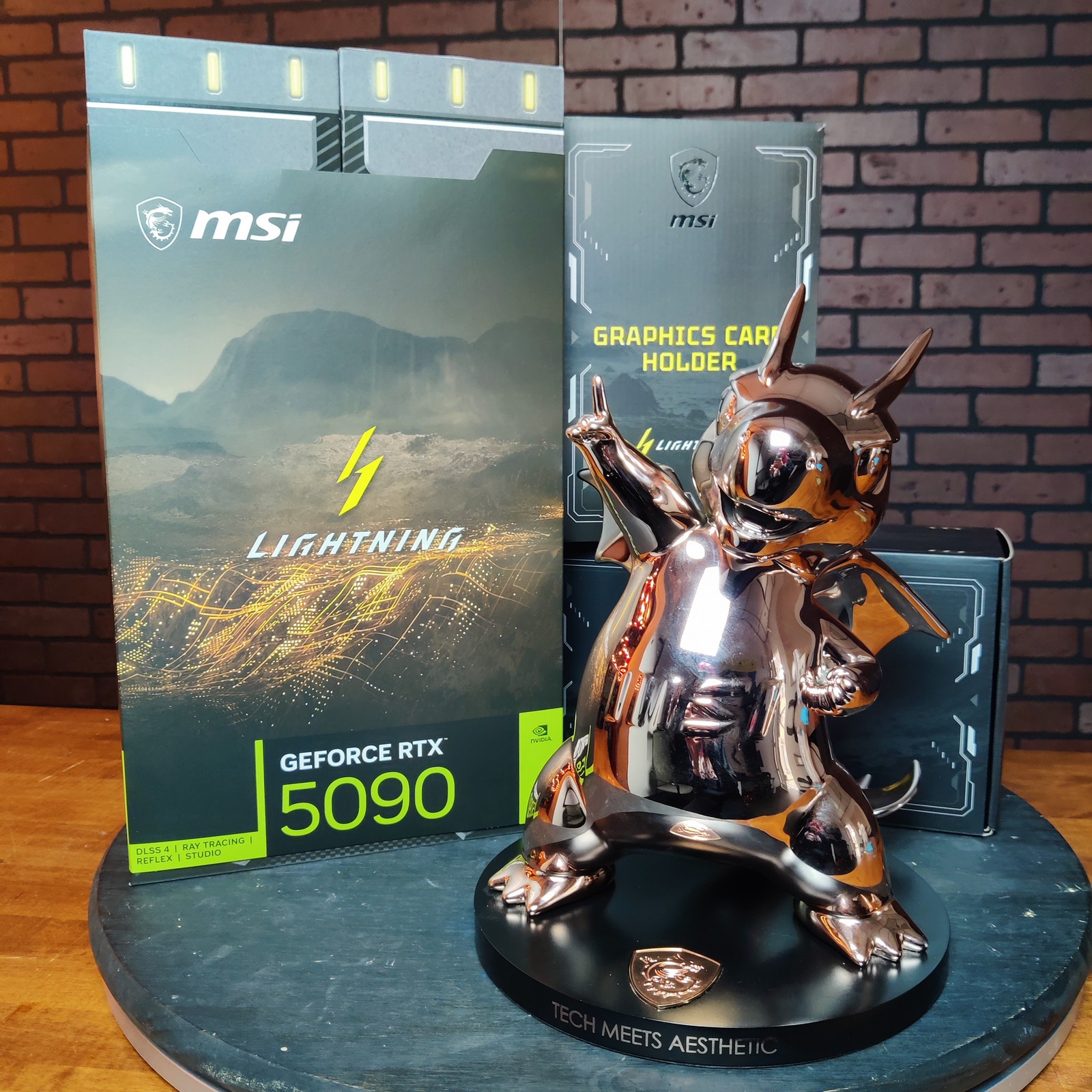 MSI GeForce RTX™ 5090 32G LIGHTNING Z *Actual Unit Sealed, Photo from Display*