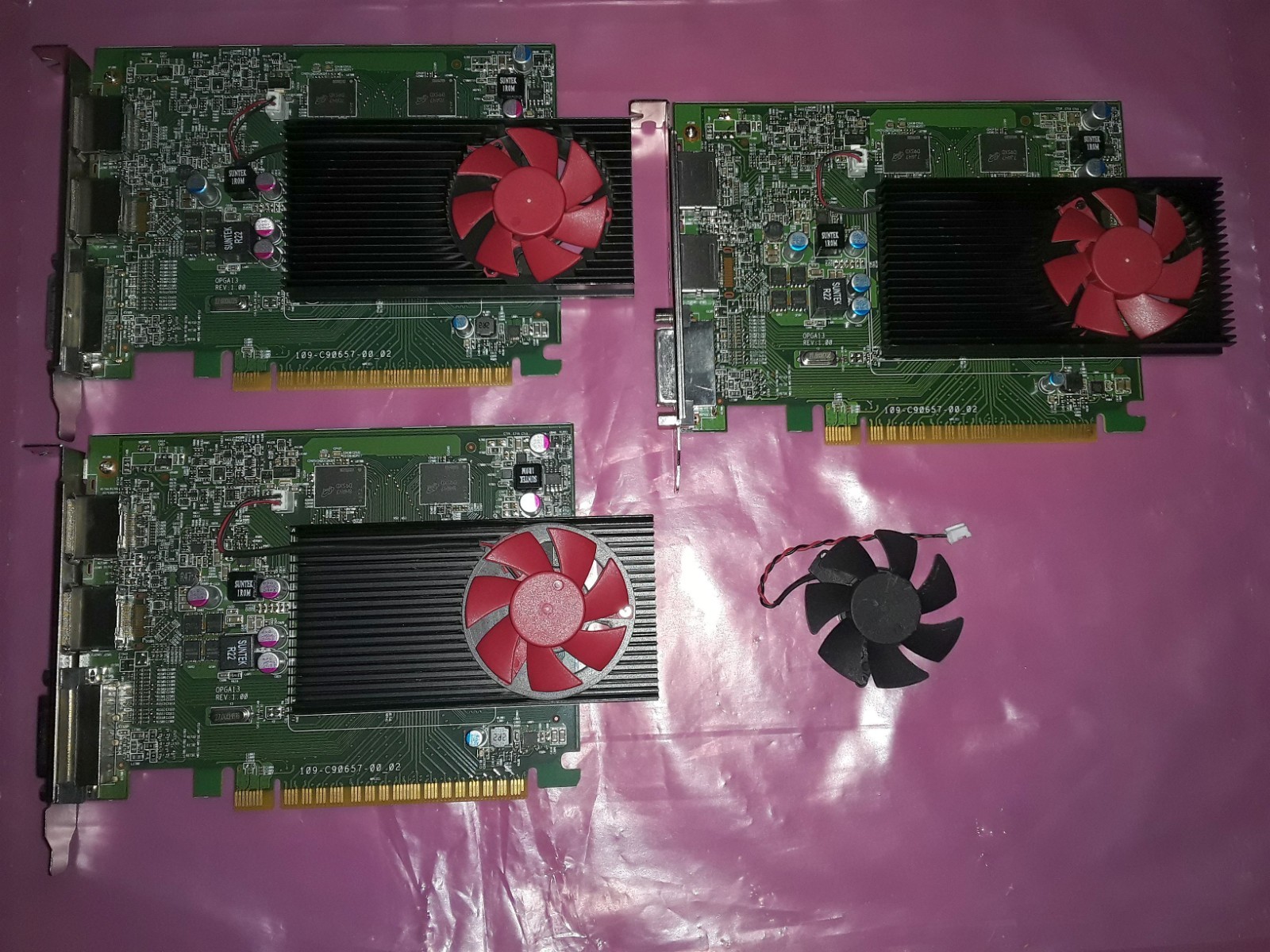 LOT OF 3 AMD Radeon R7 450 4GB GDDR5 PCI-E video cards + extra cooling fan