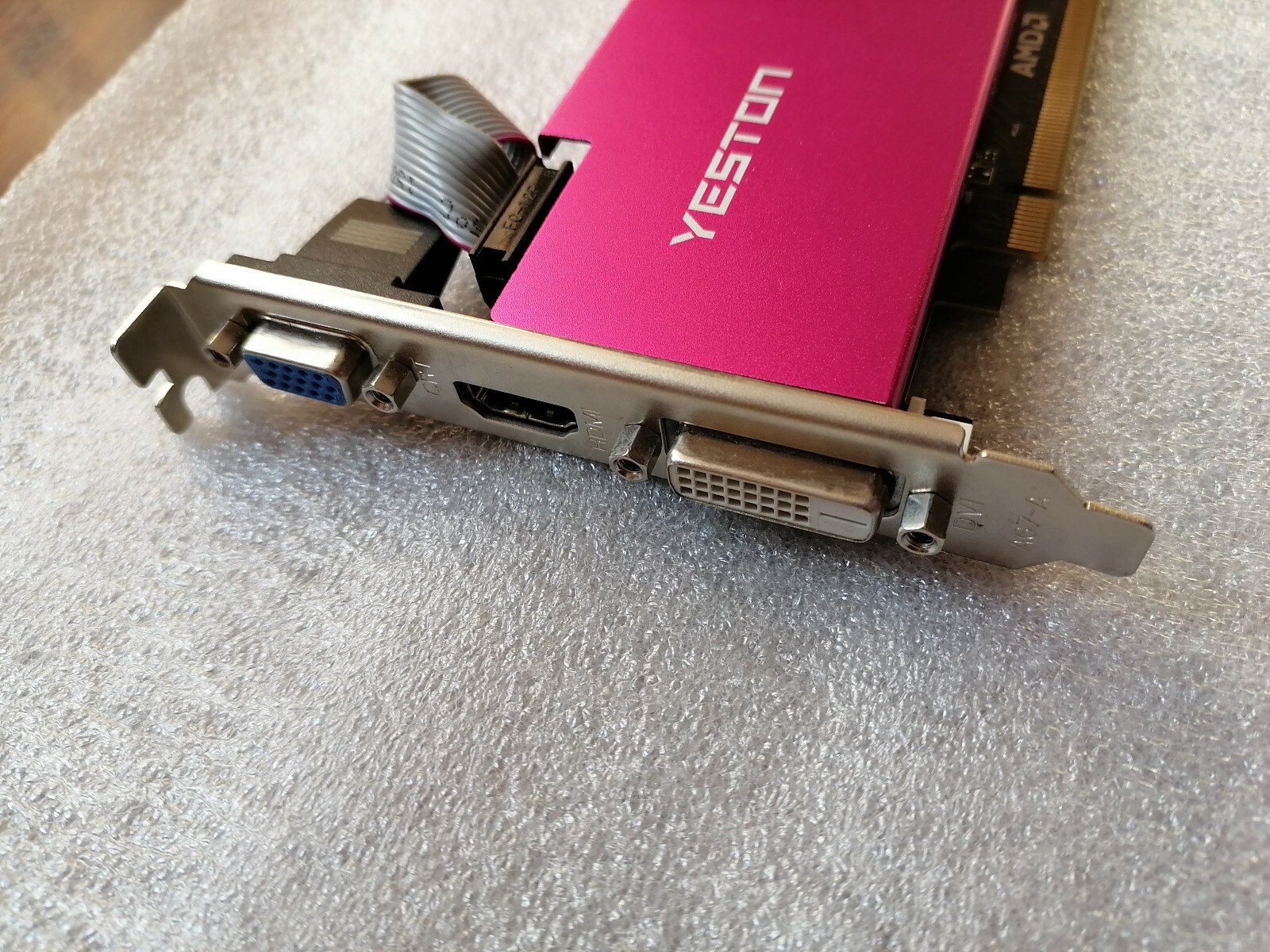 YESTON AMD Radeon RX550 4GB 640SP GDDR5 PCI-E Graphics Video Card VGA DVI HDMI