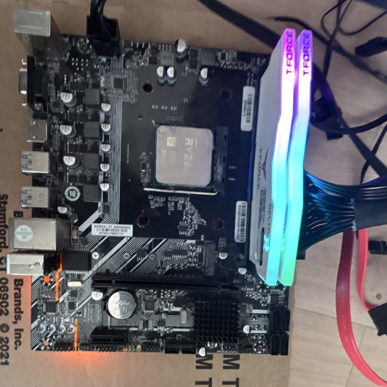 Amd bundle:b450m 16gb of ddr4 and a Ryzen 5 5600 processor