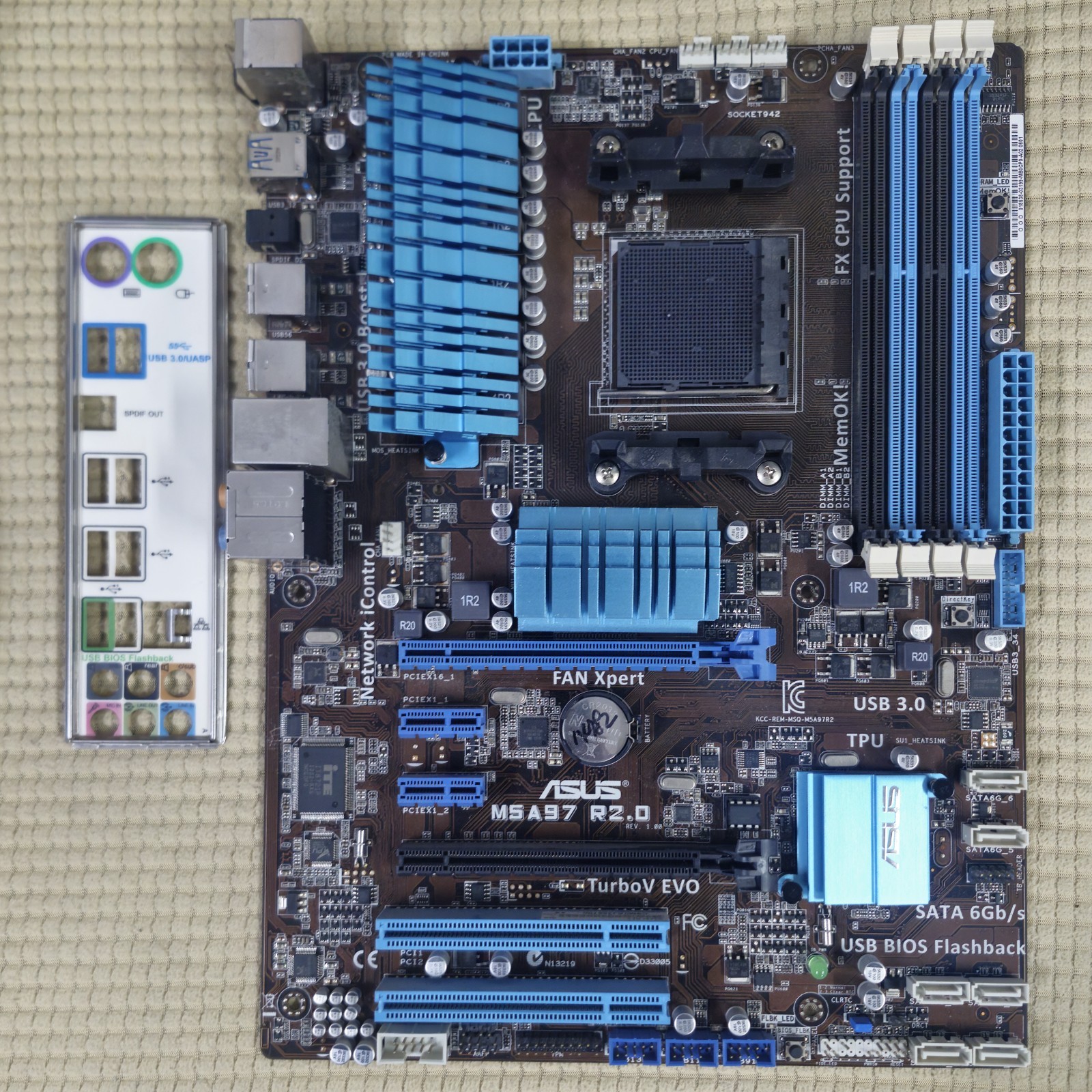 ASUS M5A97 R2.0 : AM3+ AMD 970 / SB950 ATX DDR3 + IO-Shield