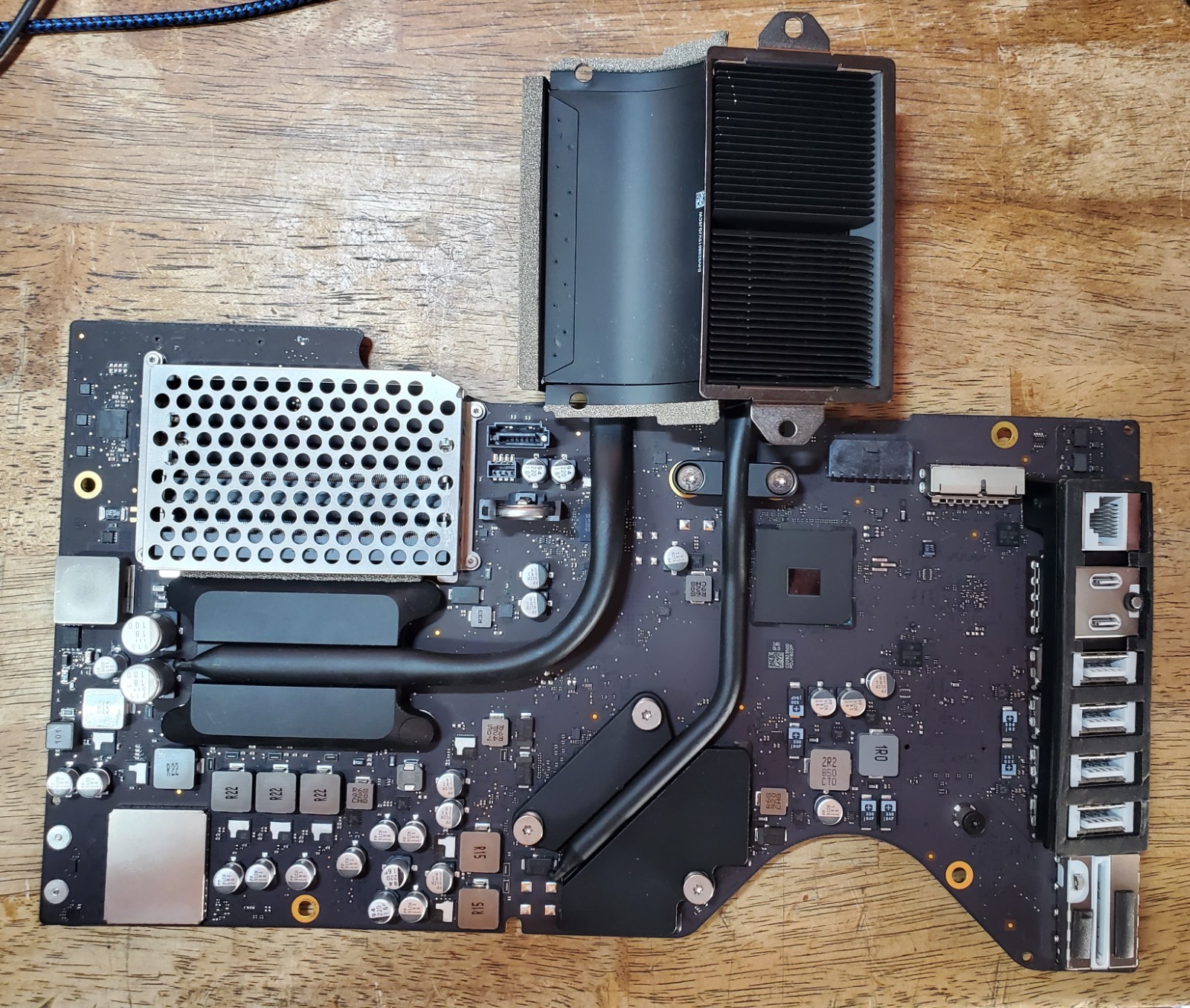 OEM iMac 21.5″ A2116 2019 i5-8500 3.0GHz 560x 4GB 512 M2 Logic Board 820-01237-A