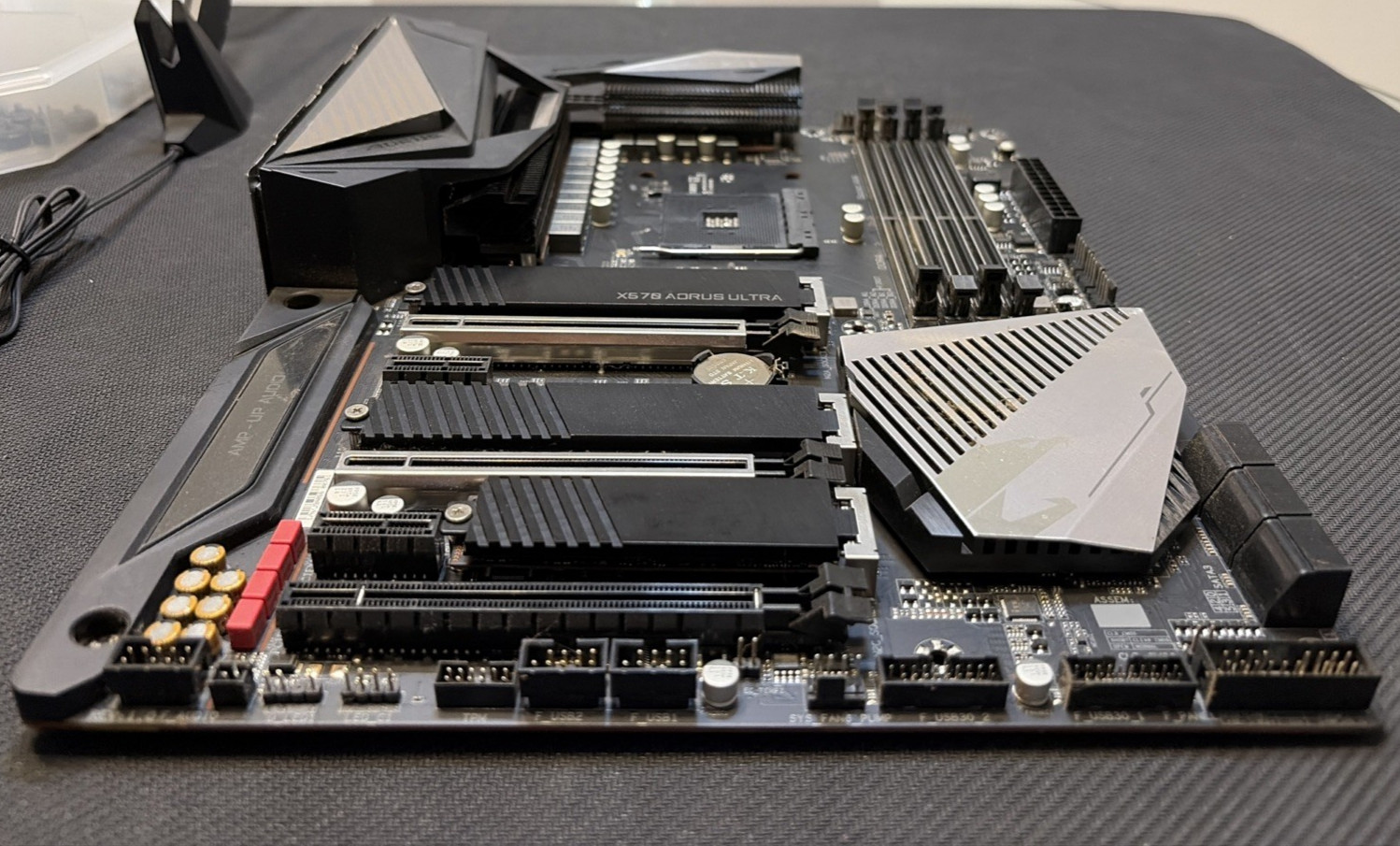 Gigabyte X570 AORUS ULTRA Gaming ATX Motherboard – AMD Ryzen Socket AM4 DDR4