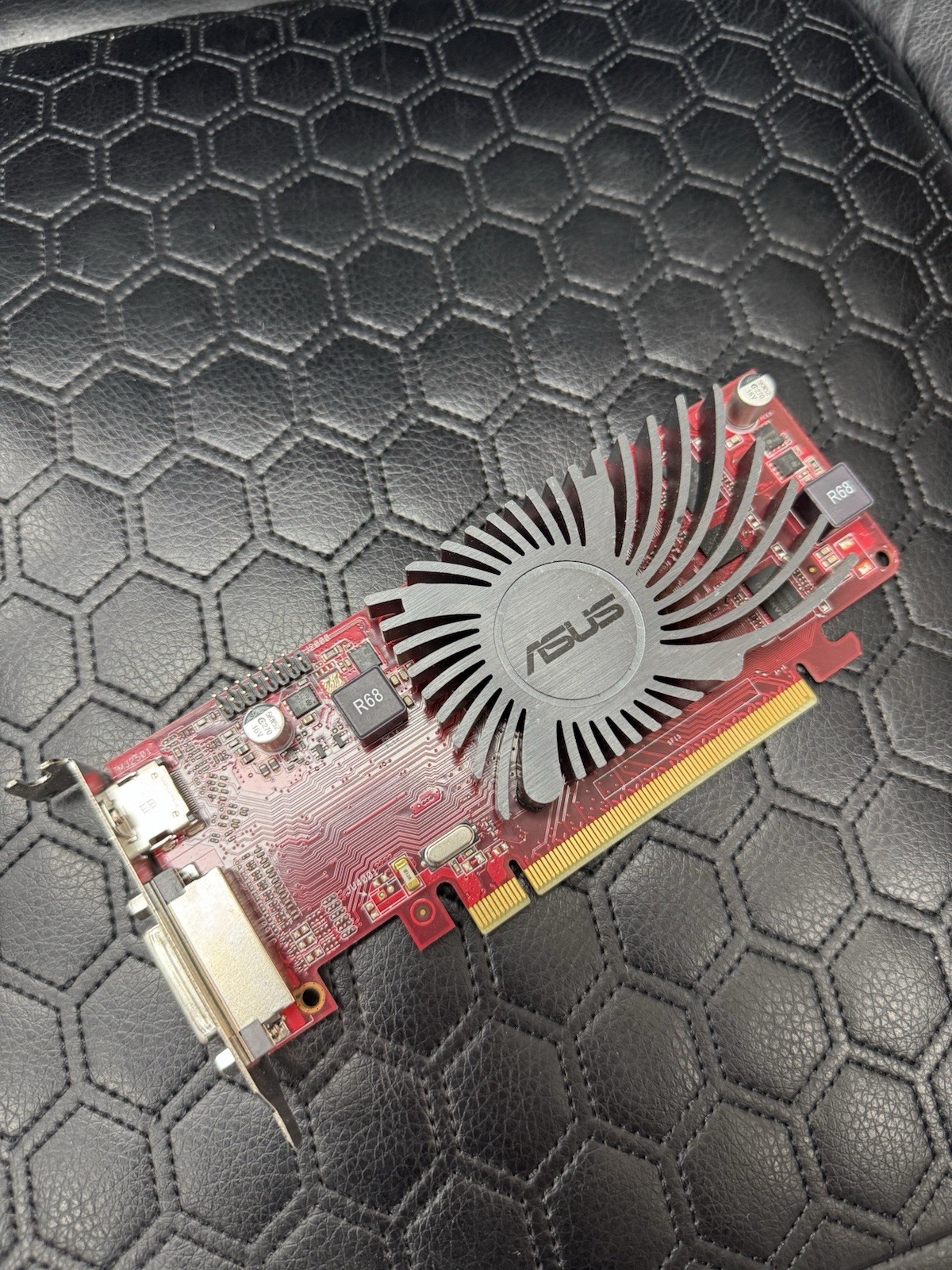 Dell ASUS Radeon HD6450 EAH6450 SILENT/DI/1GD3 1GB PCI-E Video Card