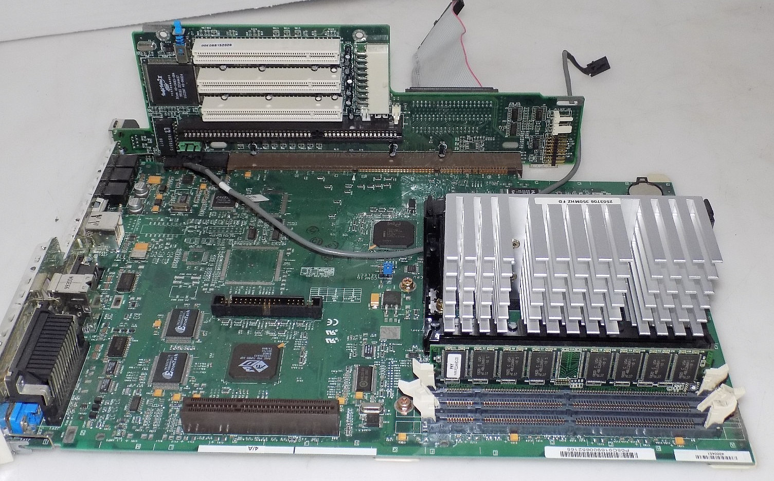 GATEWAY E3200 MOTHERBOARD 4000451 SLOT 1 PII 233MHZ + RISER AGP, PCI, ISA SLOTS