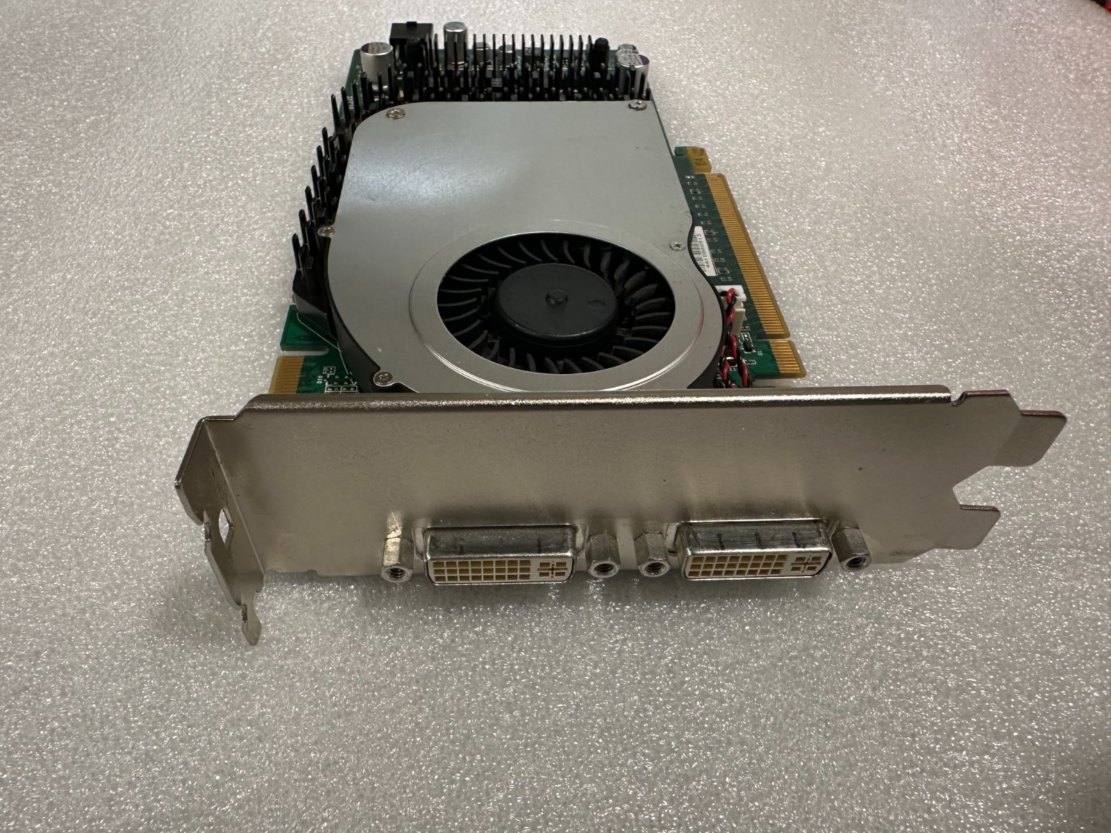 Dell GeForce 6800 256MB GDDR3 256-bit PCIe Dual DVI 0R7240 R7240
