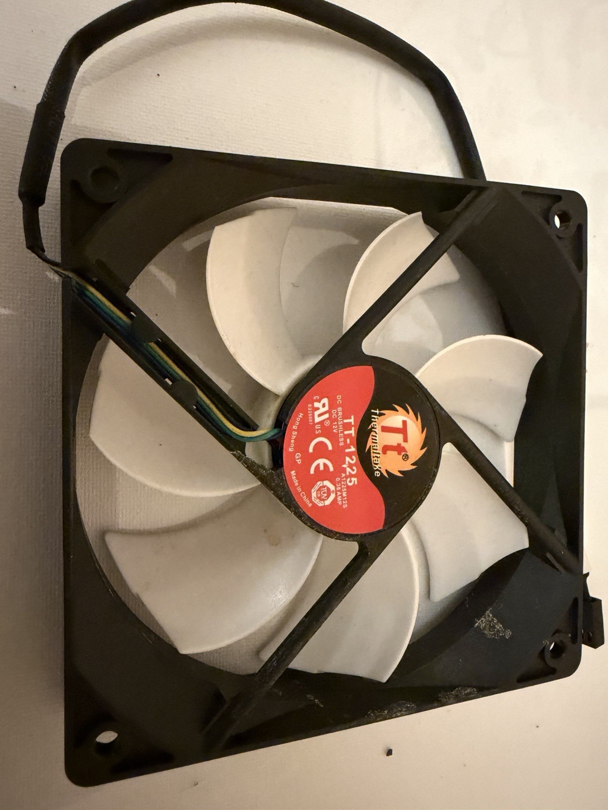 Thermaltake TT-1225 120mm PC Case Cooling Fan (3-Pin) Black/White Free Shipping