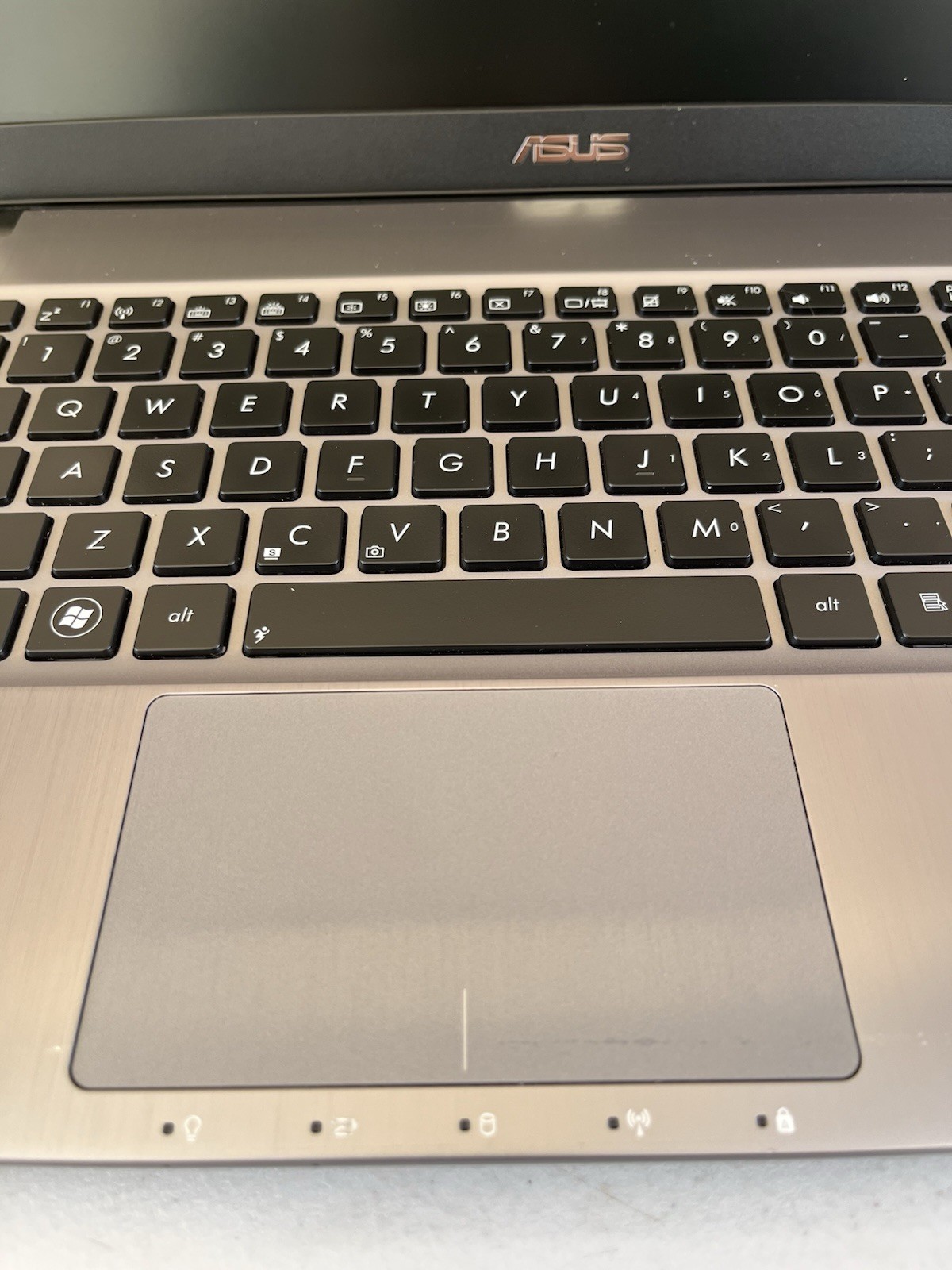 ASUS U47A laptop Pre-owned