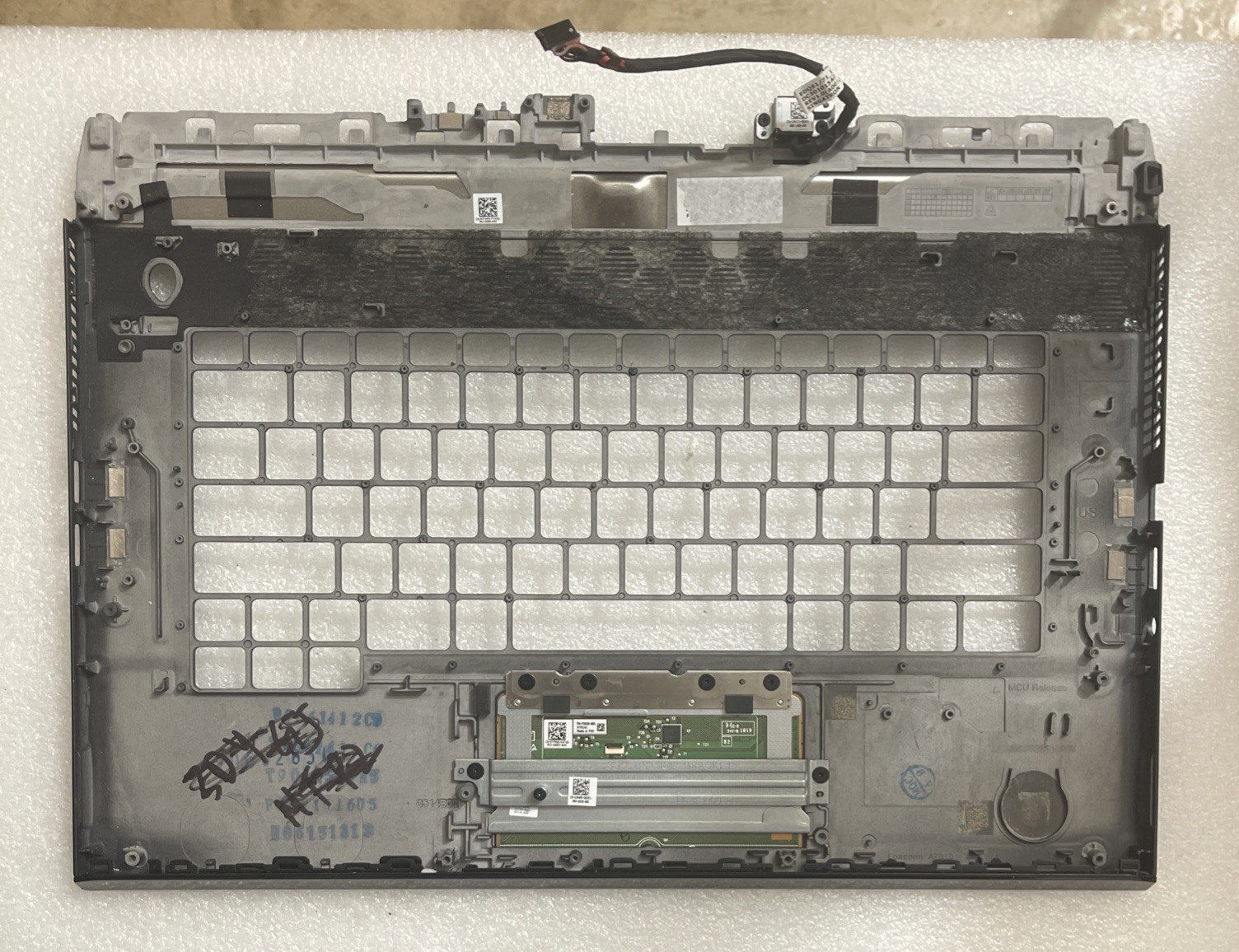 Dell Alienware15 M15 R3 Palmrest Frame With Touchpad 3Y4P9 03DYGJ S2 A7