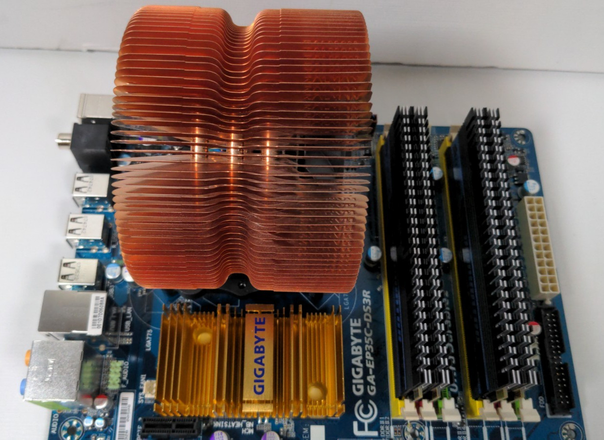GIGABYTE GA-EP35C-DS3R MB W/ INTEL Pentium D CPU, HEATSINK, FAN & 4 GB MEMORY