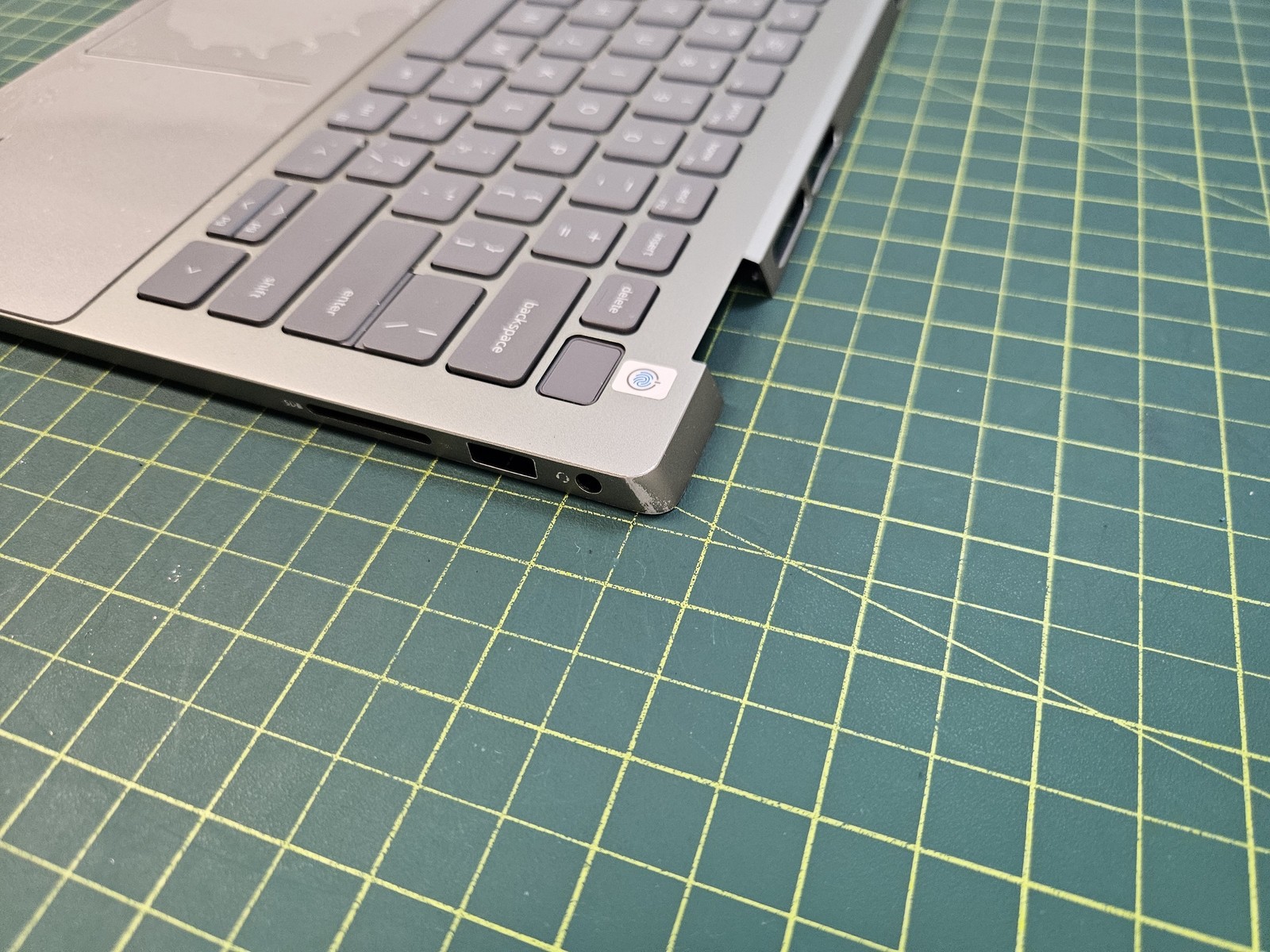 Dell Inspiron 14 7425 2-in-1 14″ Palmrest Touchpad Keyboard VG9M1 Read #e298