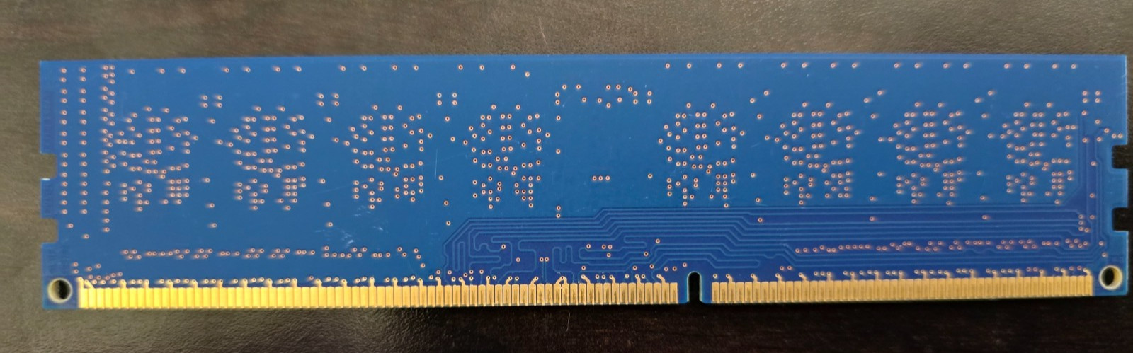 Hynix 2GB DDR3 1333MHz PC3-10600U 1Rx8 240-Pin Desktop RAM HMT325U6CFR8C-H9