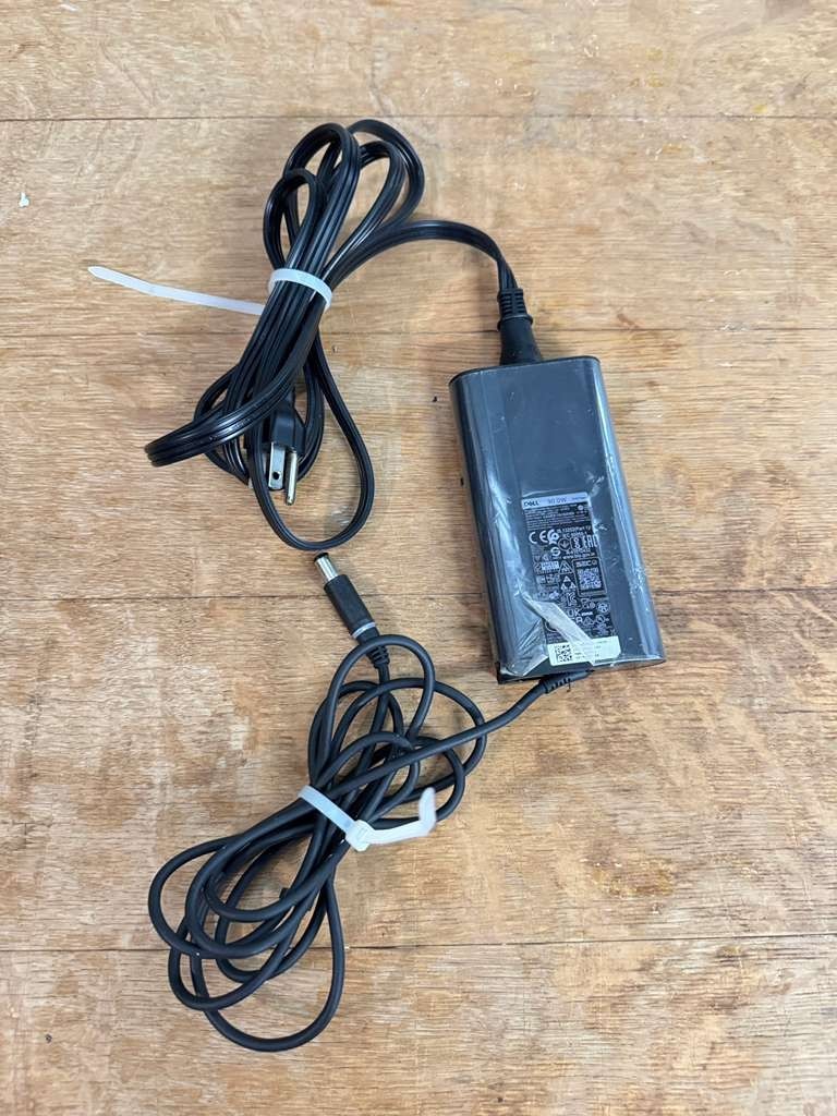 Original Dell LA90PM130 Power Supply Round Shape 90W 7.4 X 5.0 With Cable