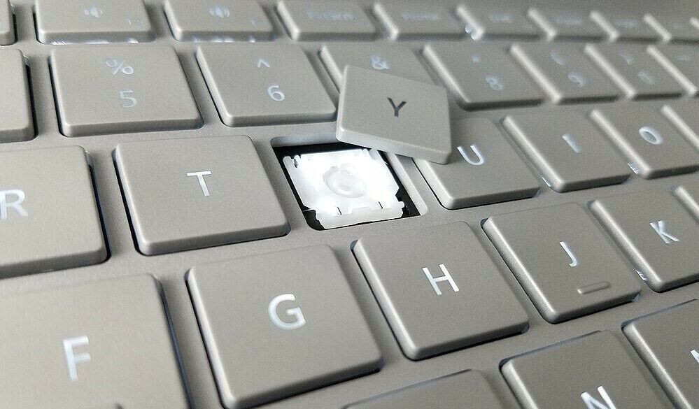 Specific key and hinge for Medion Akoya + Erazer (Keyboard P/n: MP-13A86D0-528)