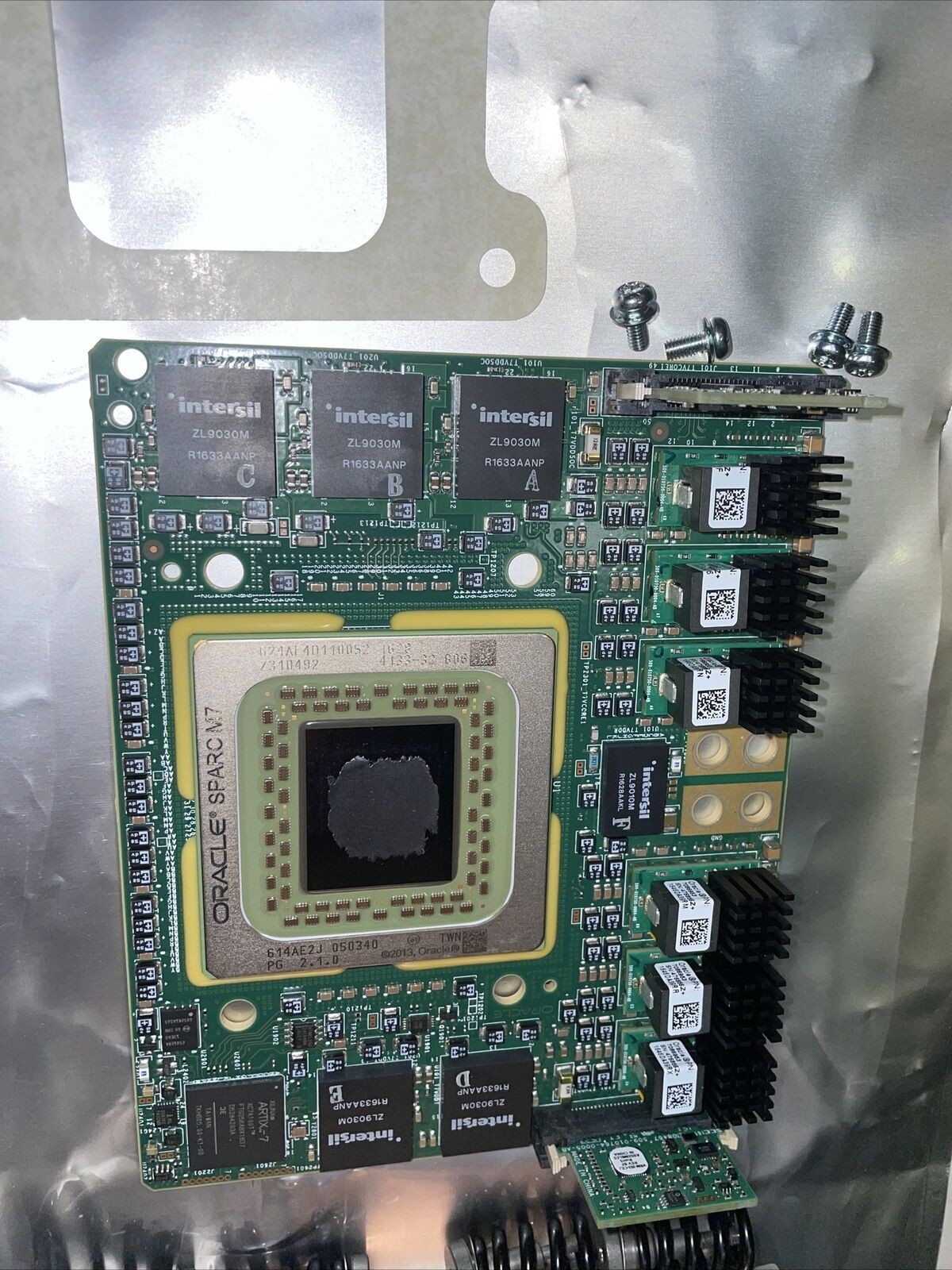 ORACLE SPARC M7 32-Core 4.133GHz CPU with screws, heatsink