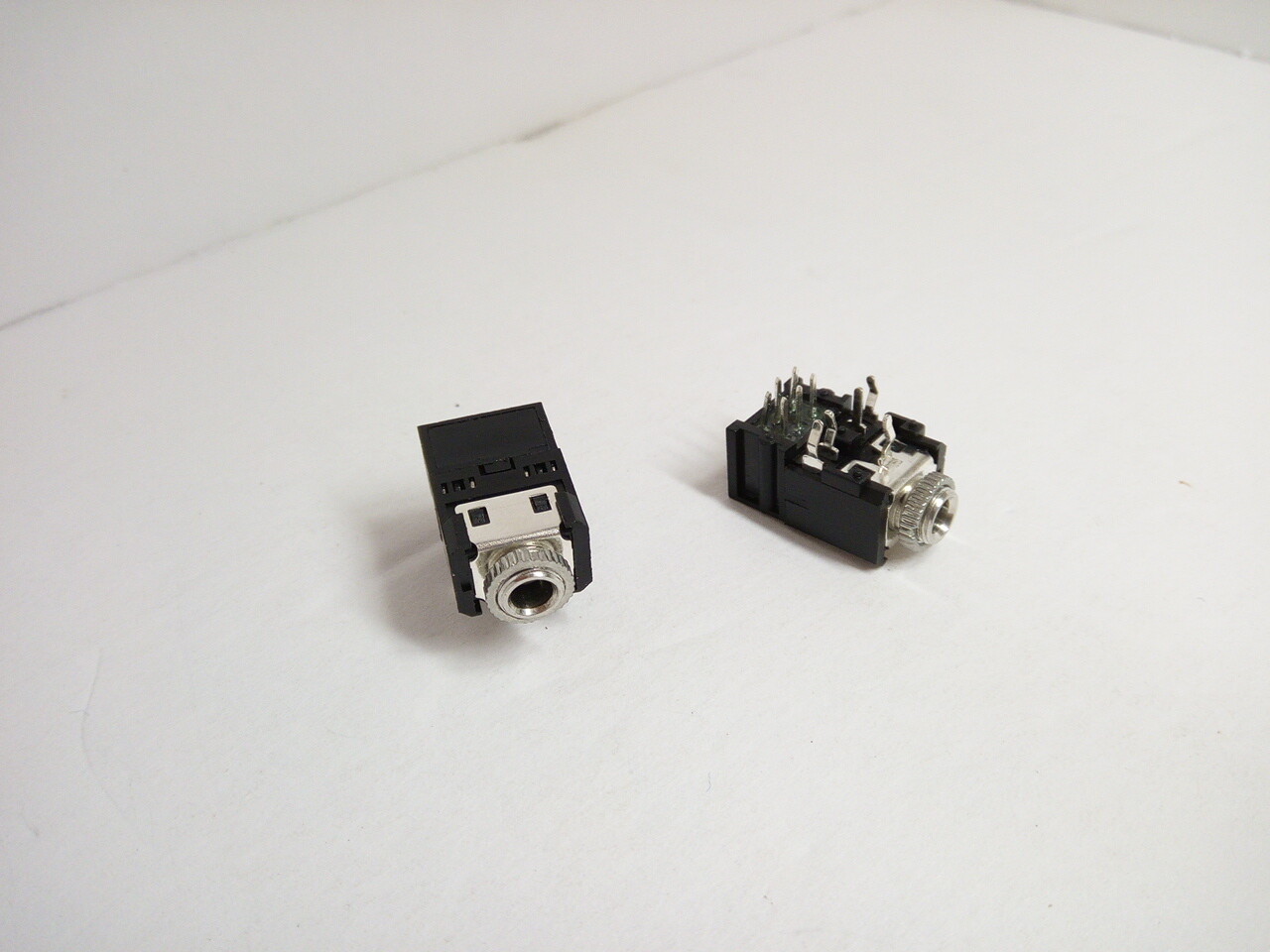 2 Pack 3.5mm Audio Jack Port 11 Pins 10 + 1 DIP Sound Mic Headphone Socket 6+4P