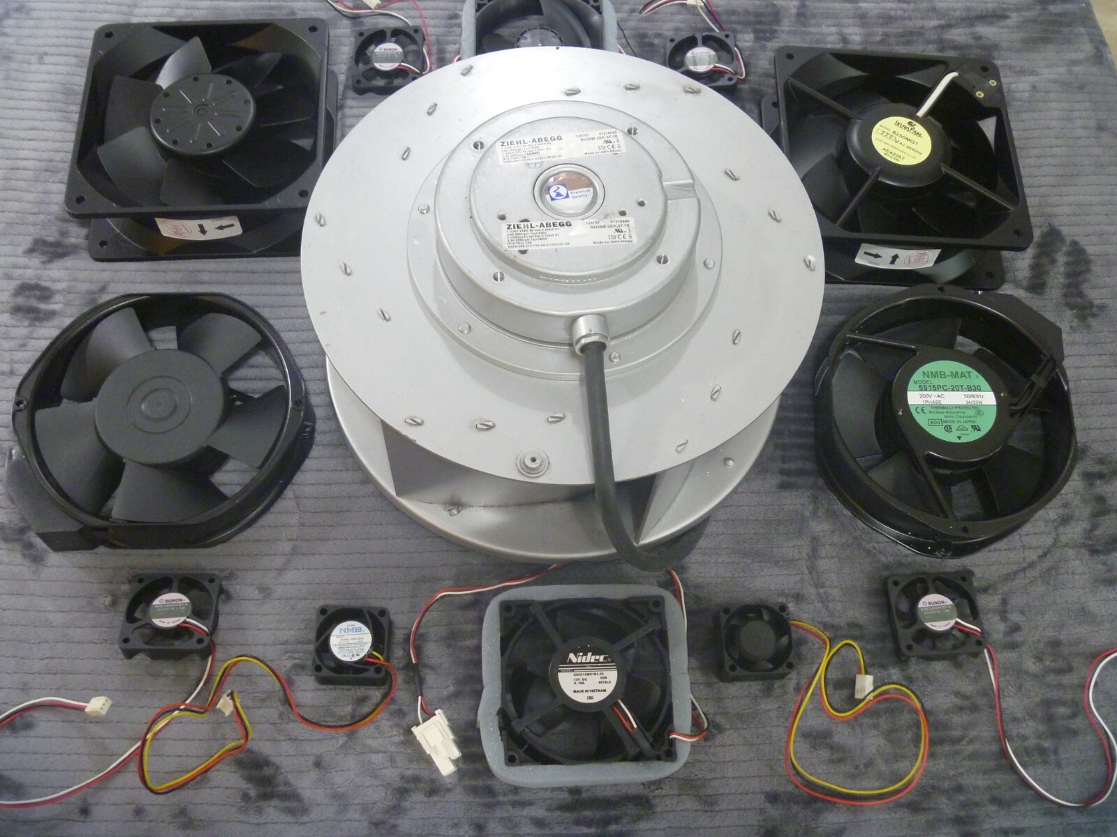 NEW A1425L12S-2-L MAJOR MANUFACTURER FAN SHED LULU