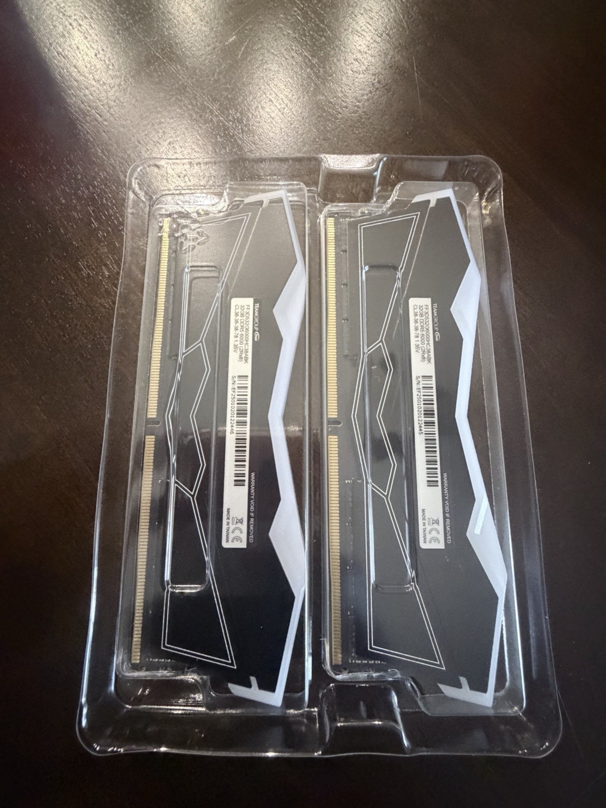 TEAMGROUP T-FORCE Delta RGB DDR5 DIMM 64GB (2x32GB) 6000MHz CL38