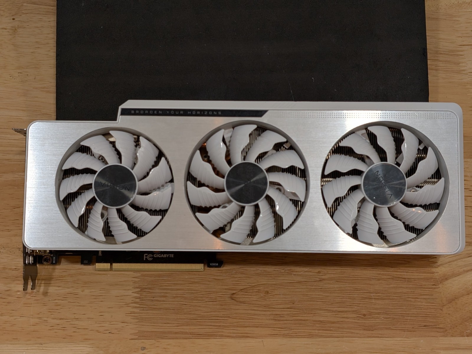 GIGABYTE GeForce RTX 3090 VISION OC 24GB GDDR6X Video Graphics Card White