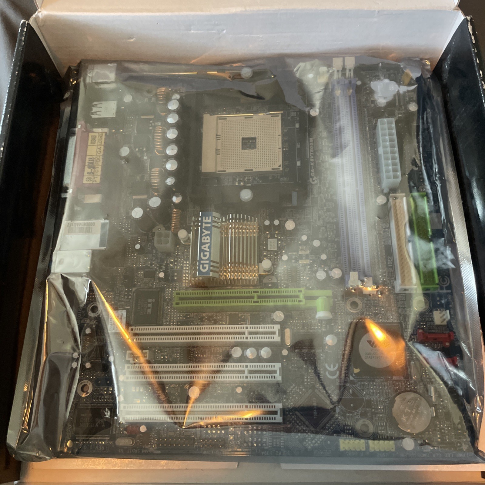 GIGABYTE K8 Triton Series Motherboard GA-K8VT800M Supports AMD Athlon 64