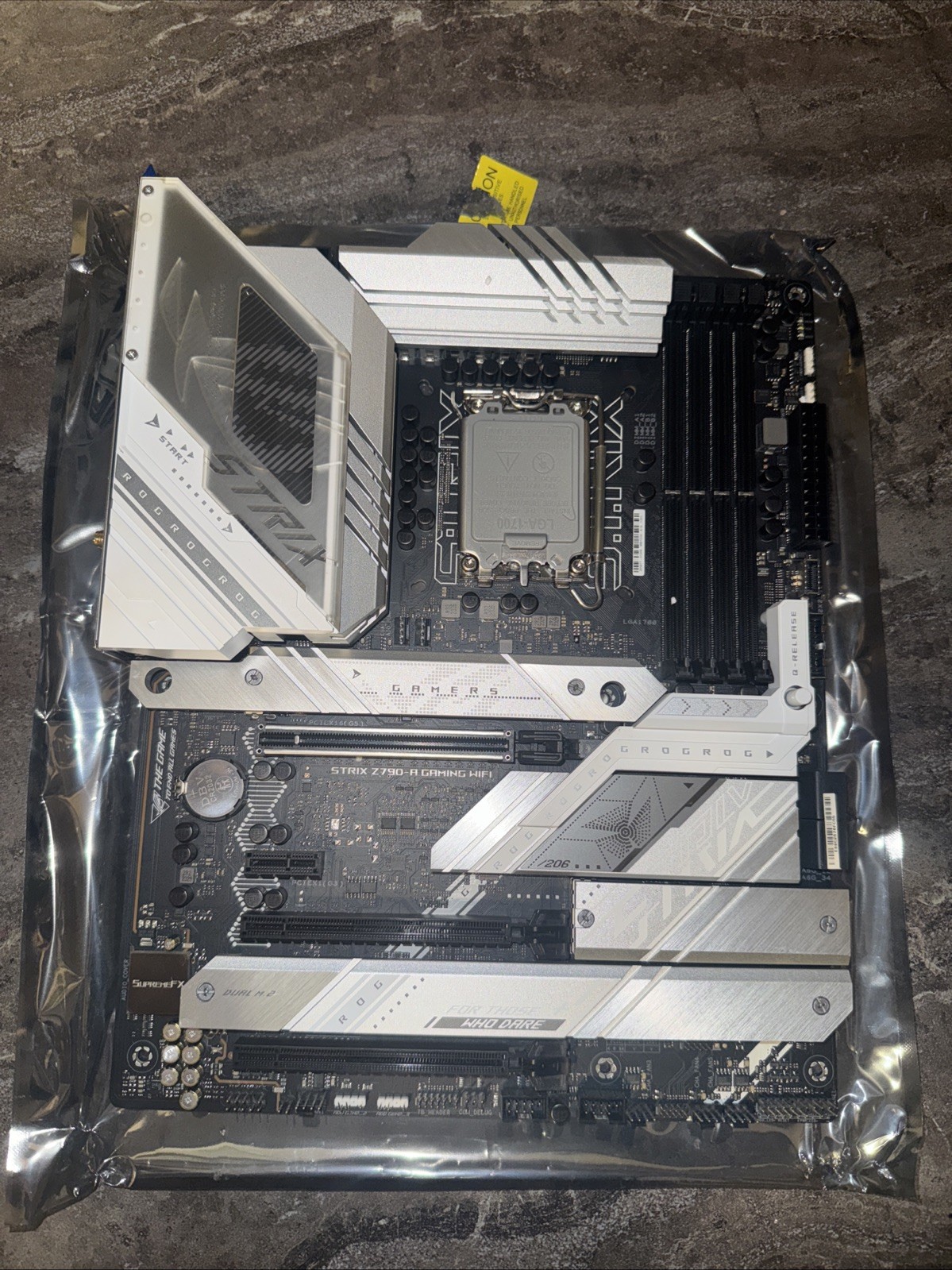 ASUS Strix Z790-A Gaming WIFI LGA 1700 12th/13th/14th Gen Motherboard (Read)