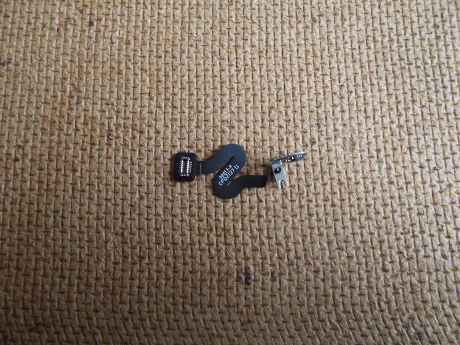 Apple MacbookPro 16″ A2141 2019 Lid Angle Sleep Wake Sensor Flex Cable 02617-A