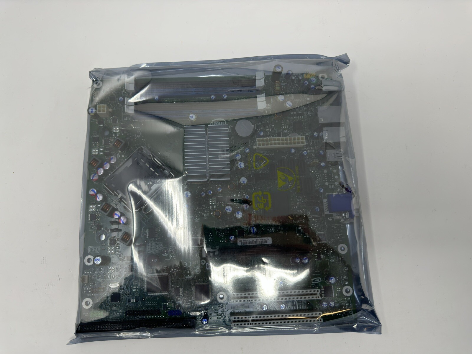 New Sealed Intel E210882/DQ965CO Core 2 Duo Desktop Motherboard D33025+