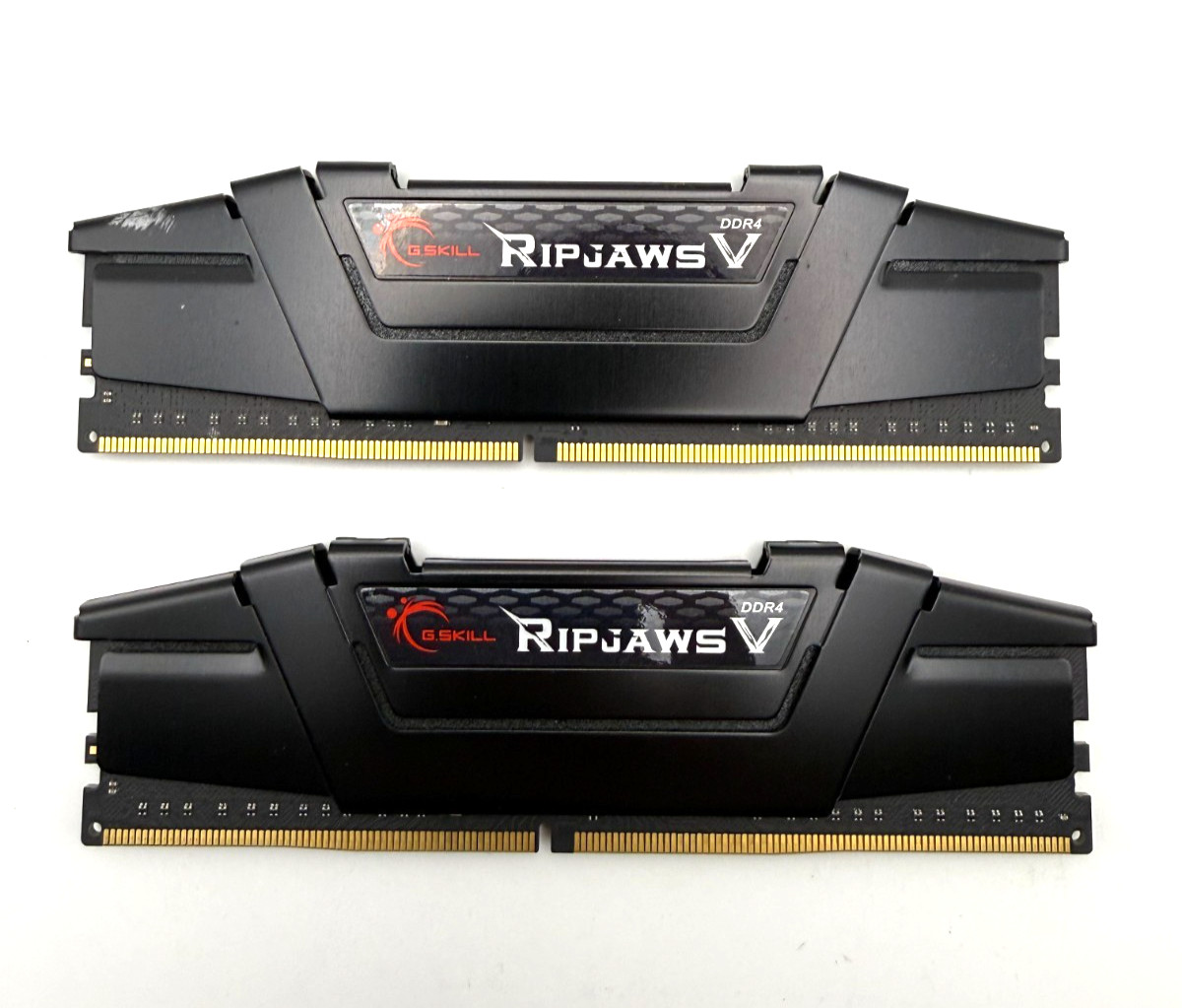 G.Skill RipJaws V 16GB Kit (2x8GB) RAM DDR4 3200MHz F4-3200C16D-16GVKB