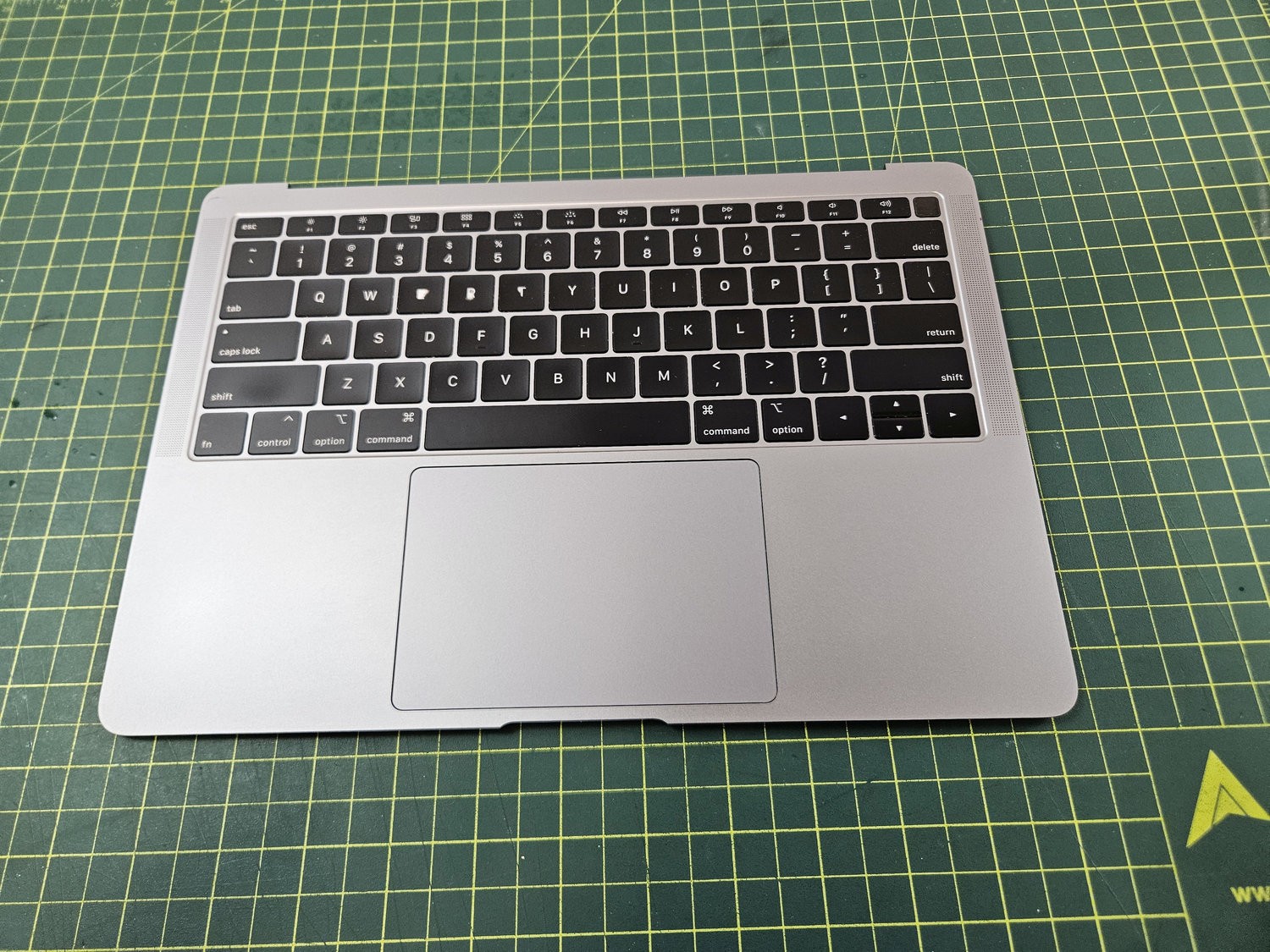 Apple MacBook Air 13.3″ A1932 2019 Palmrest Keyboard Touchpad Battery Gray #c13