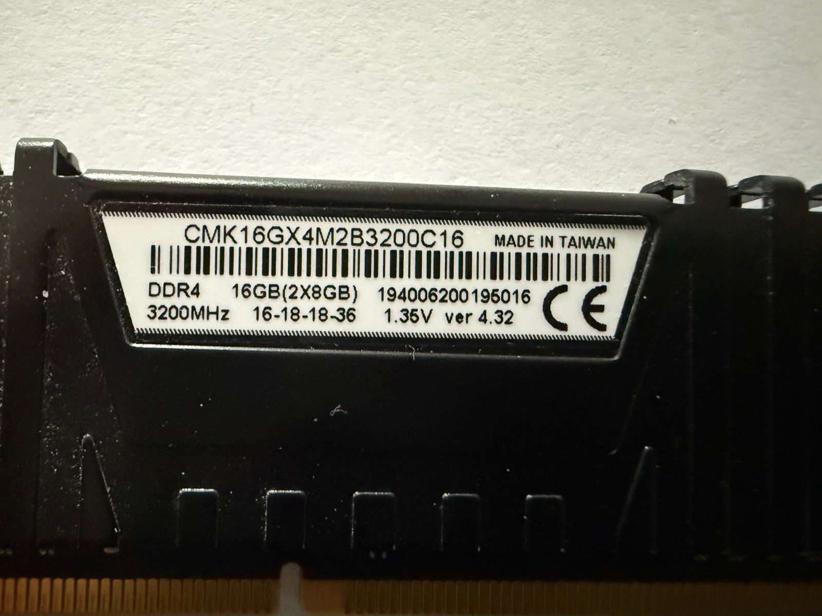 CORSAIR VENGEANCE LPX 16GB (2x8GB) PC4-25600 (DDR4-3200) (CMK16GX4M2B3200C16)