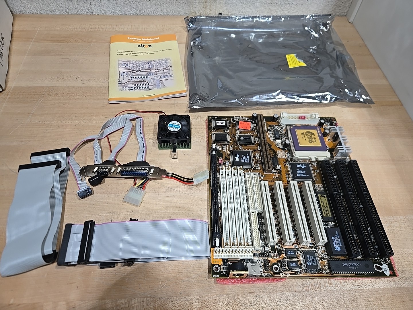 Vintage Alton Motherboard Cyrix 6X86-PR166+GF 133 Mhz Intel ’95 Fan 90s Untested
